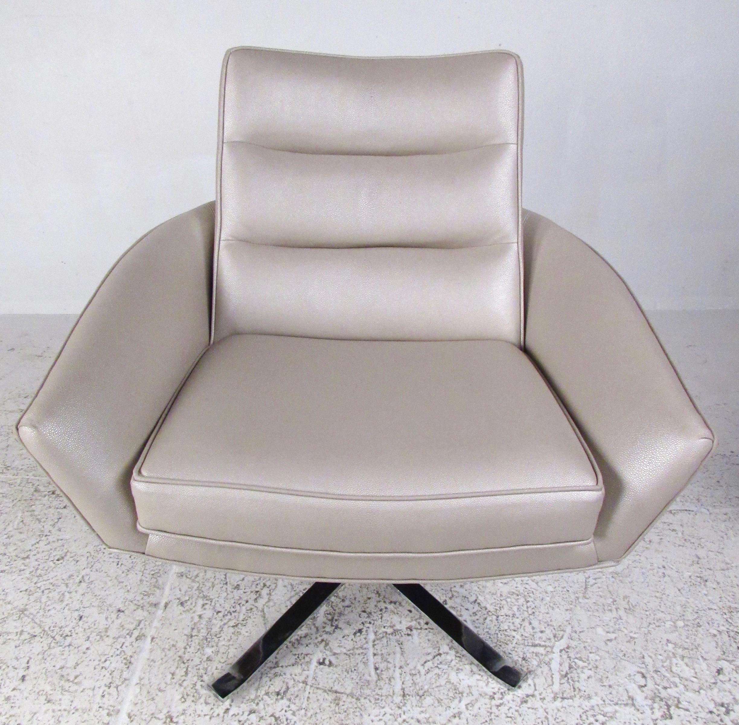 Pair of Modern Swivel Lounge Chairs For Sale 2