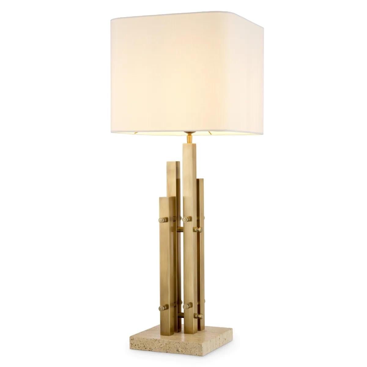 Paire de lampes de table modernes, finition laiton vintage, base en travertin.

Modernisez votre intérieur grâce à la beauté de cette lampe de table raffinée, parfaite pour tout espace de vie.
Cette pièce élégante présente une base en travertin, une
