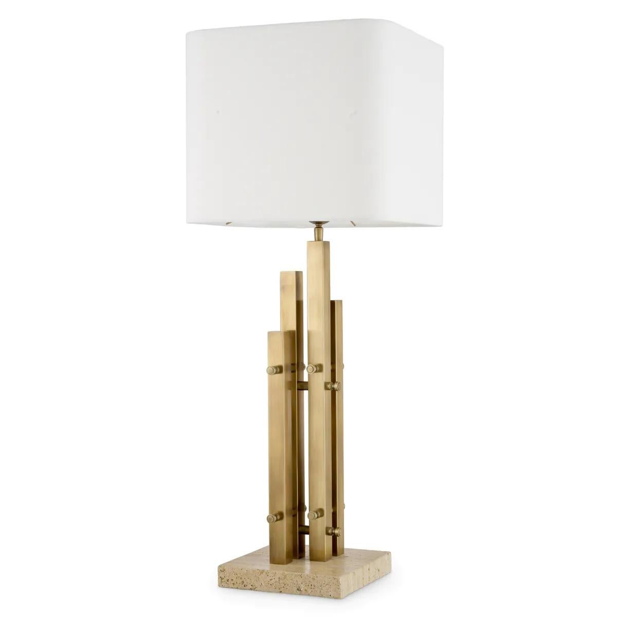 Français Paire de lampes de table modernes, finition en laiton vintage, base en travertin. en vente