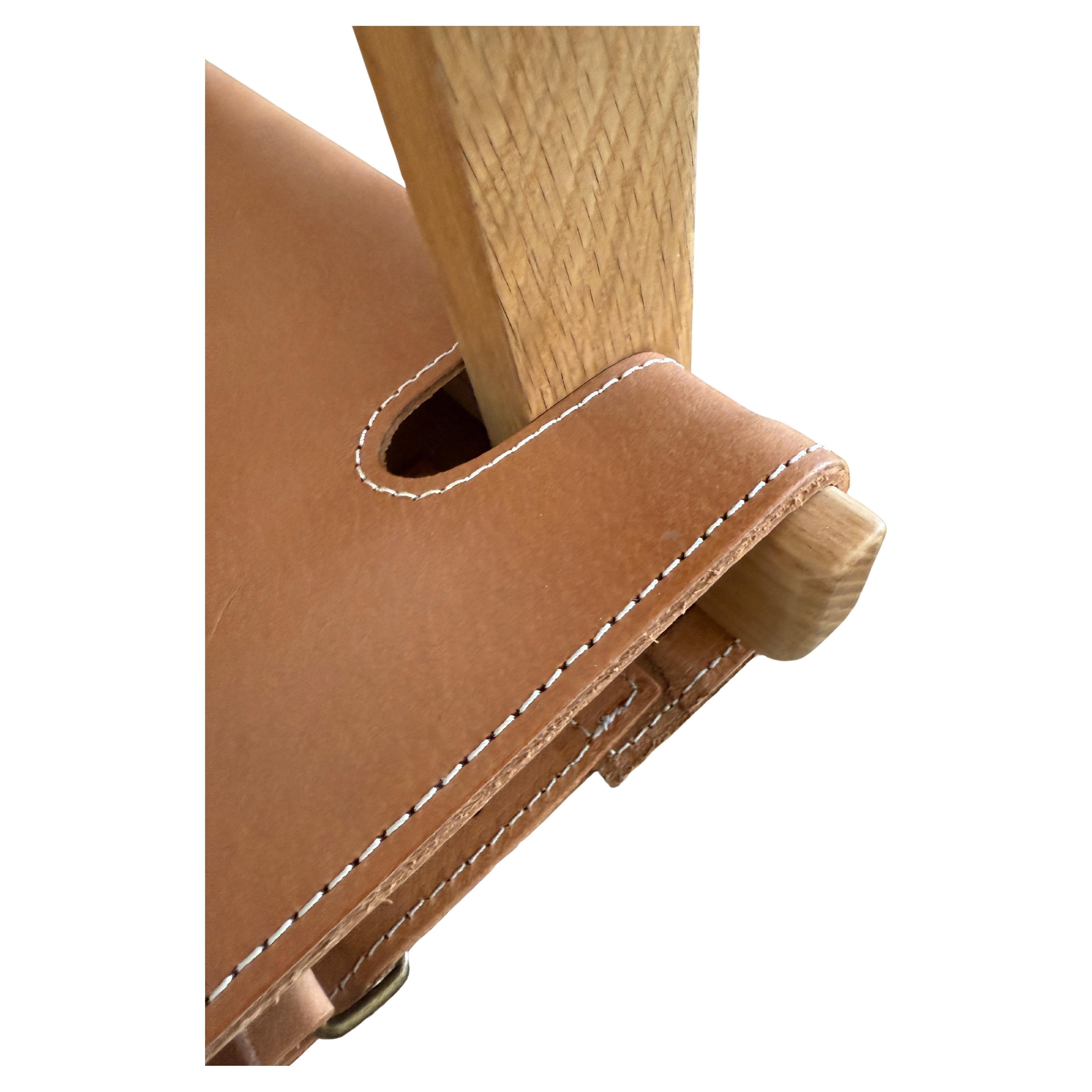 Paire de chaises longues modernes de style espagnol en cuir brun clair en vente 2