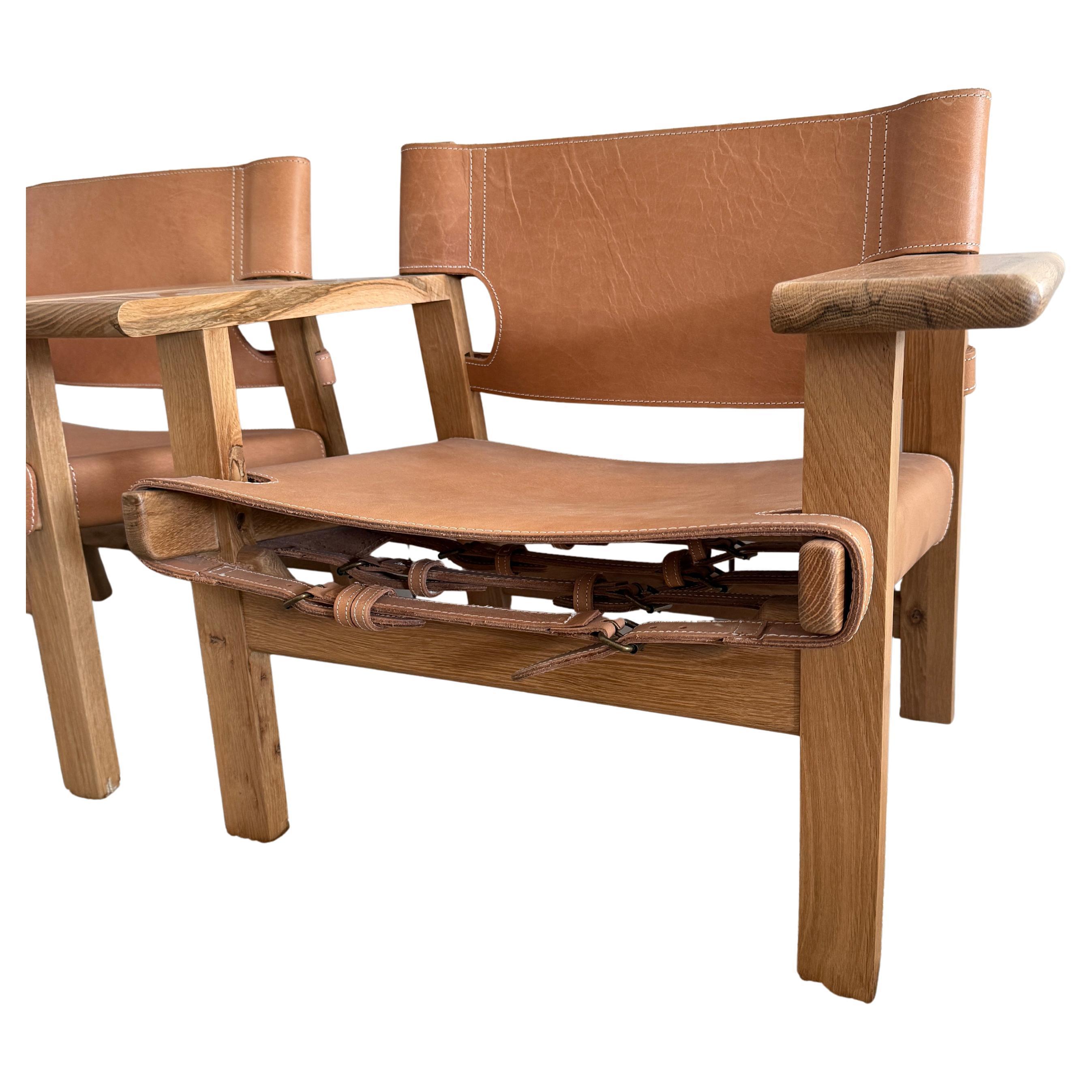Scandinave moderne Paire de chaises longues modernes de style espagnol en cuir brun clair en vente