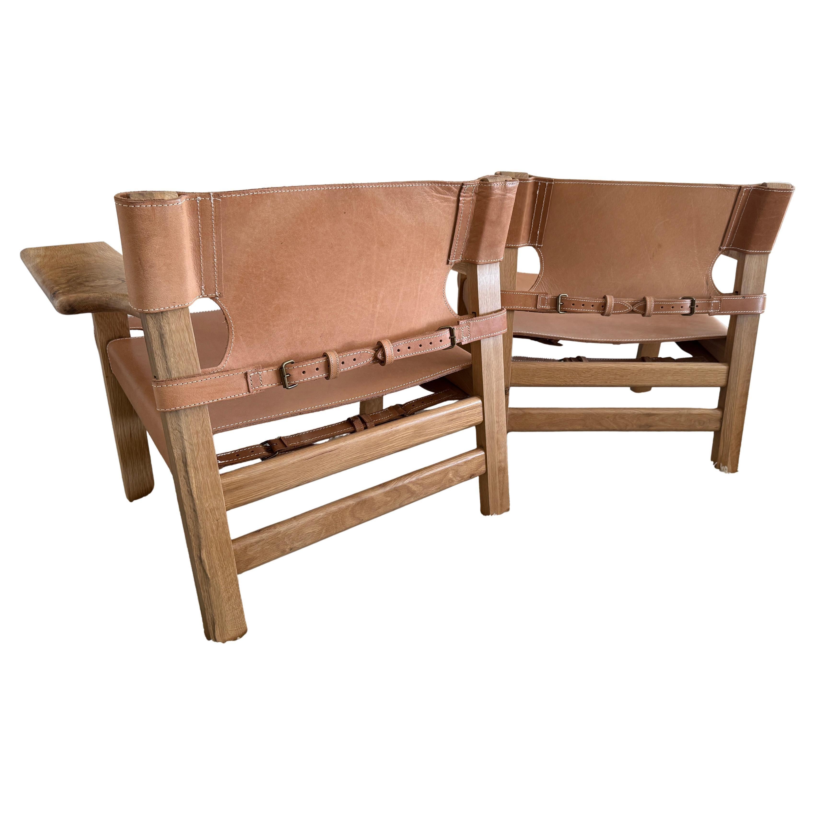 Paire de chaises longues modernes de style espagnol en cuir brun clair en vente 1
