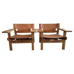 Paire de chaises longues modernes de style espagnol en cuir brun clair