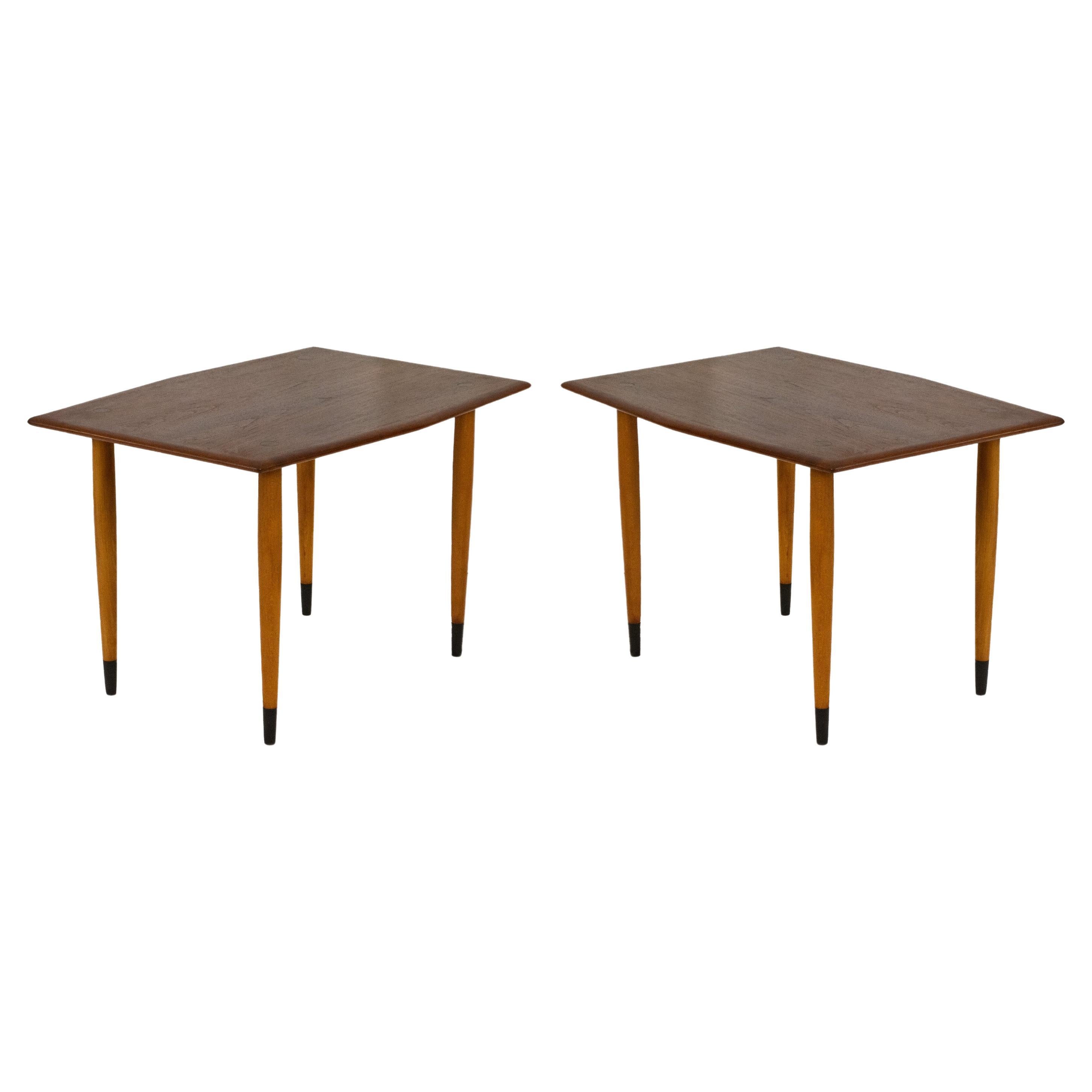 Moderne Beistelltische aus Teakholz und Messing von Dux of Sweden, Paar im Angebot
