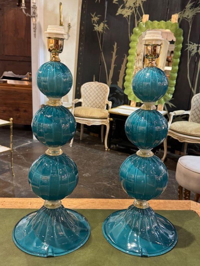 italien Paire de lampes modernes en verre de Murano de forme Ball and Ball sarcelle en vente