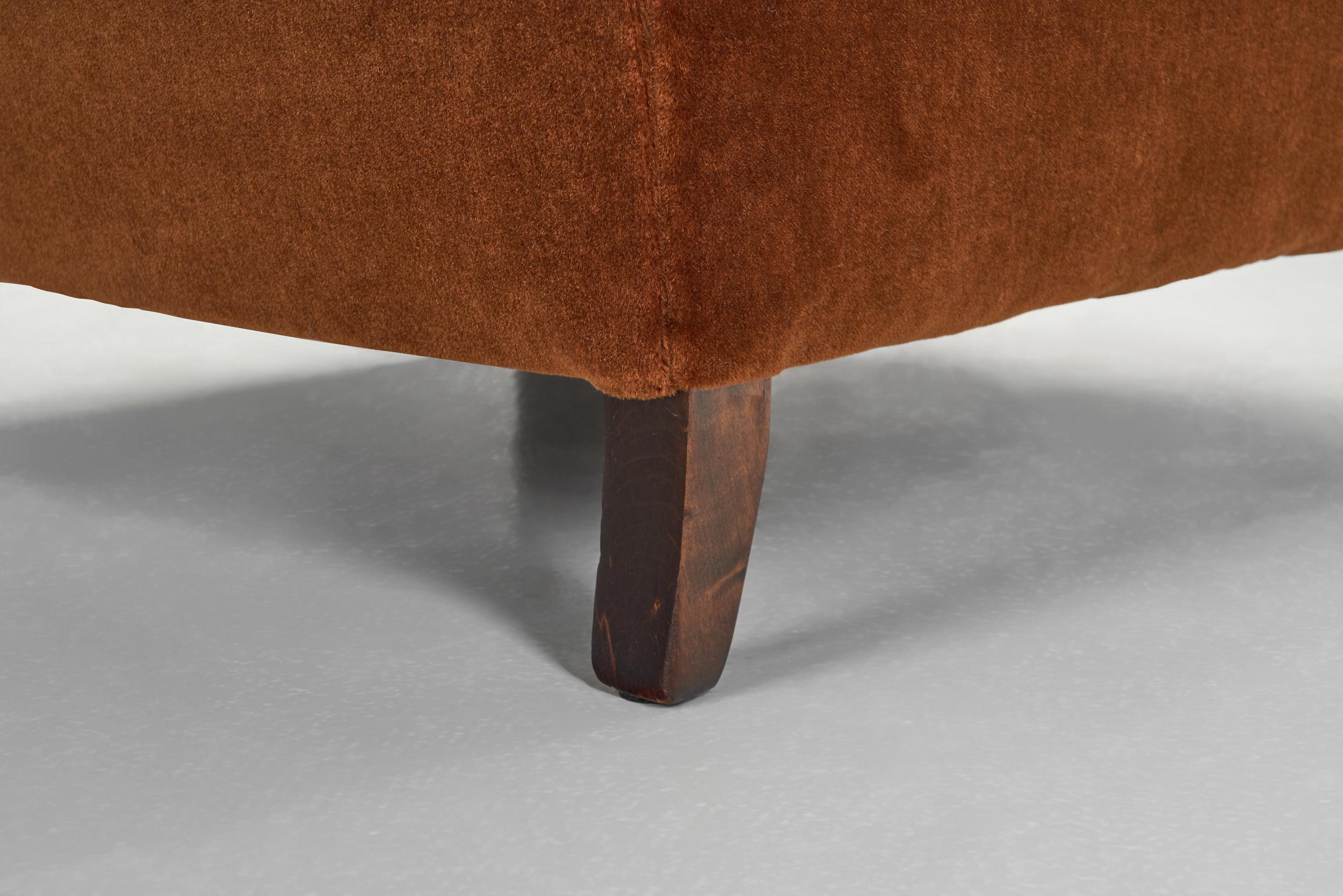 Coppia di poltrone moderne imbottite, Scandinavia Prima metà del XX secolo in vendita 11