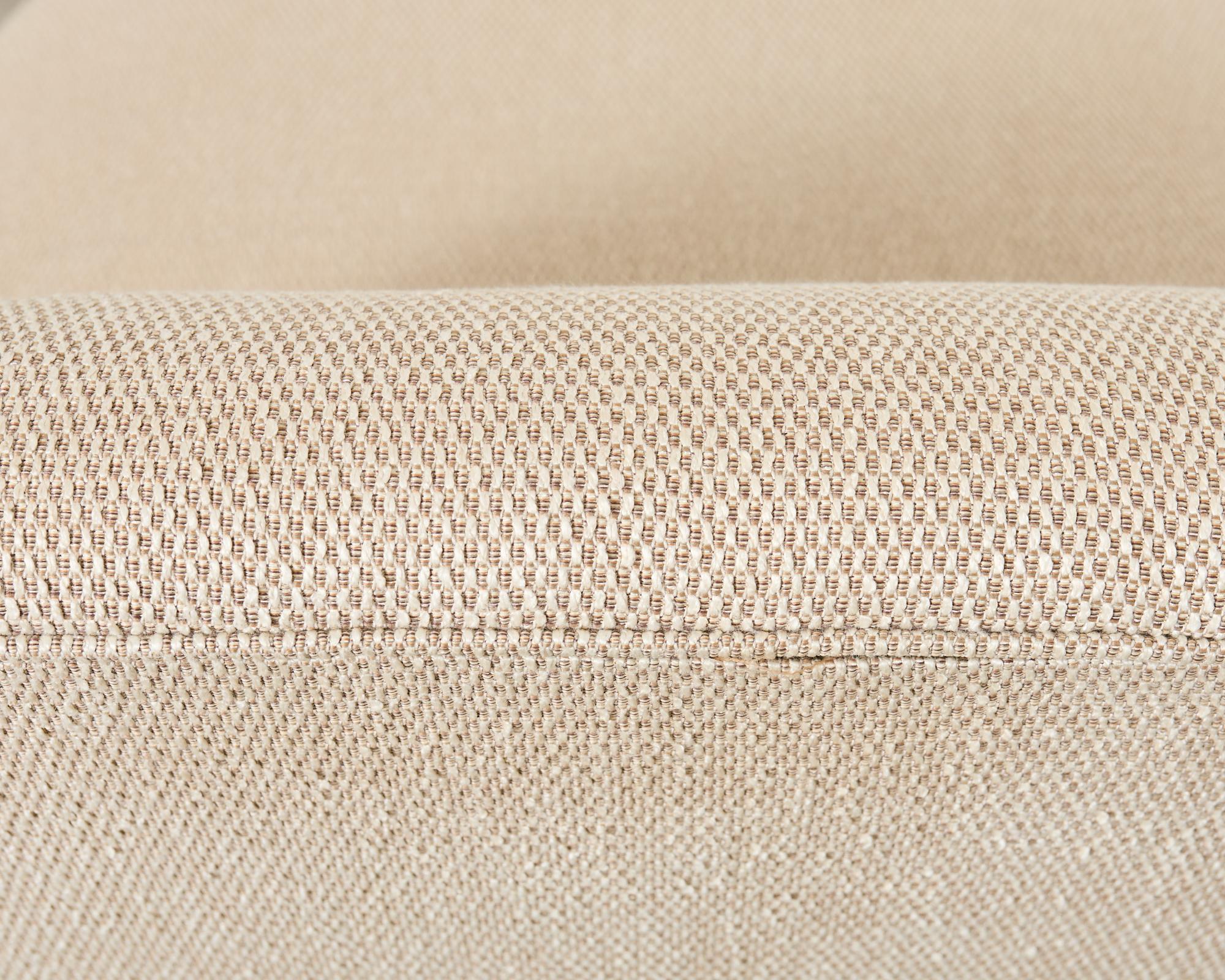 Coppia di sedie moderne imbottite in legno duro Slipper Chairs in vendita 2