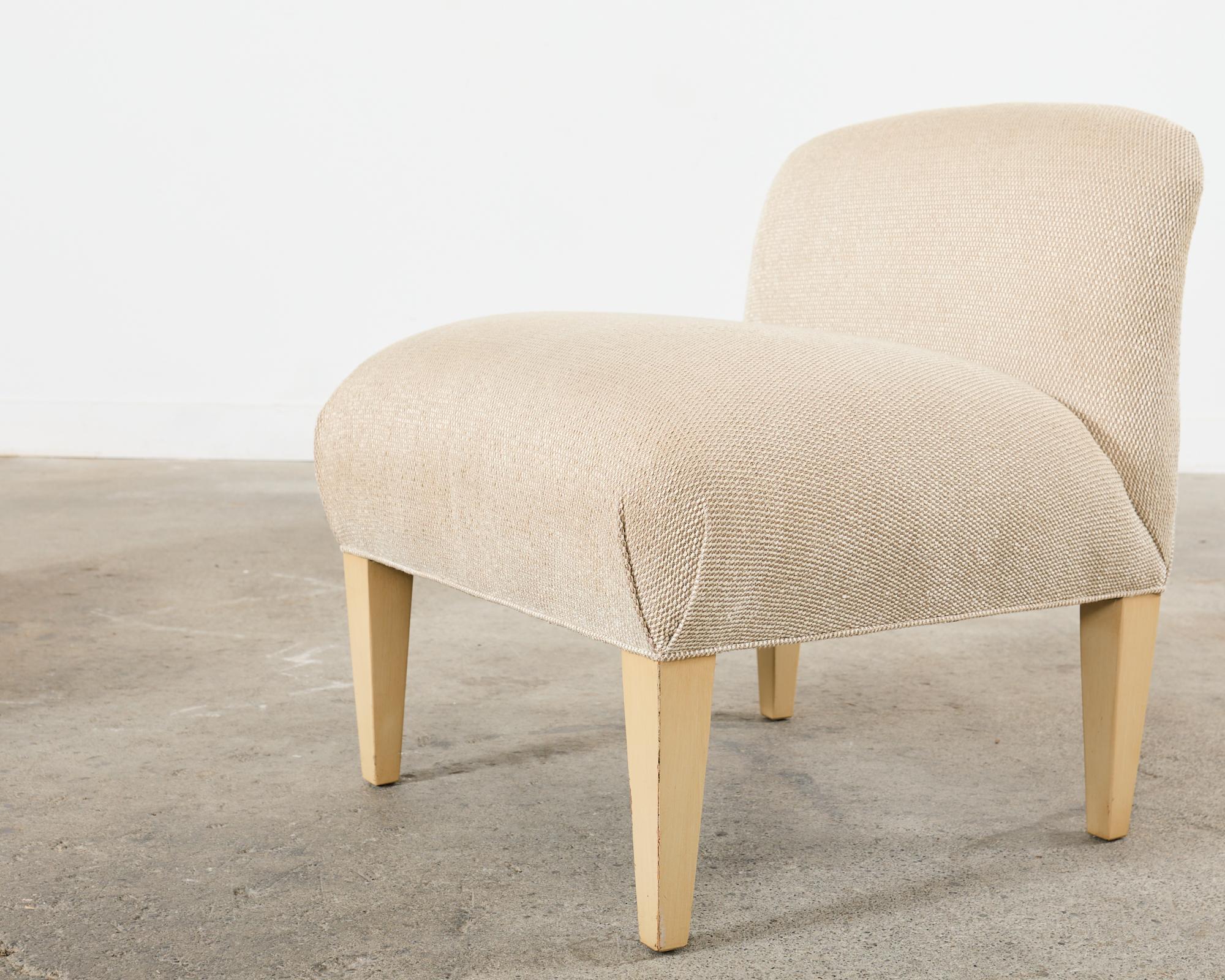 Coppia di sedie moderne imbottite in legno duro Slipper Chairs in vendita 6