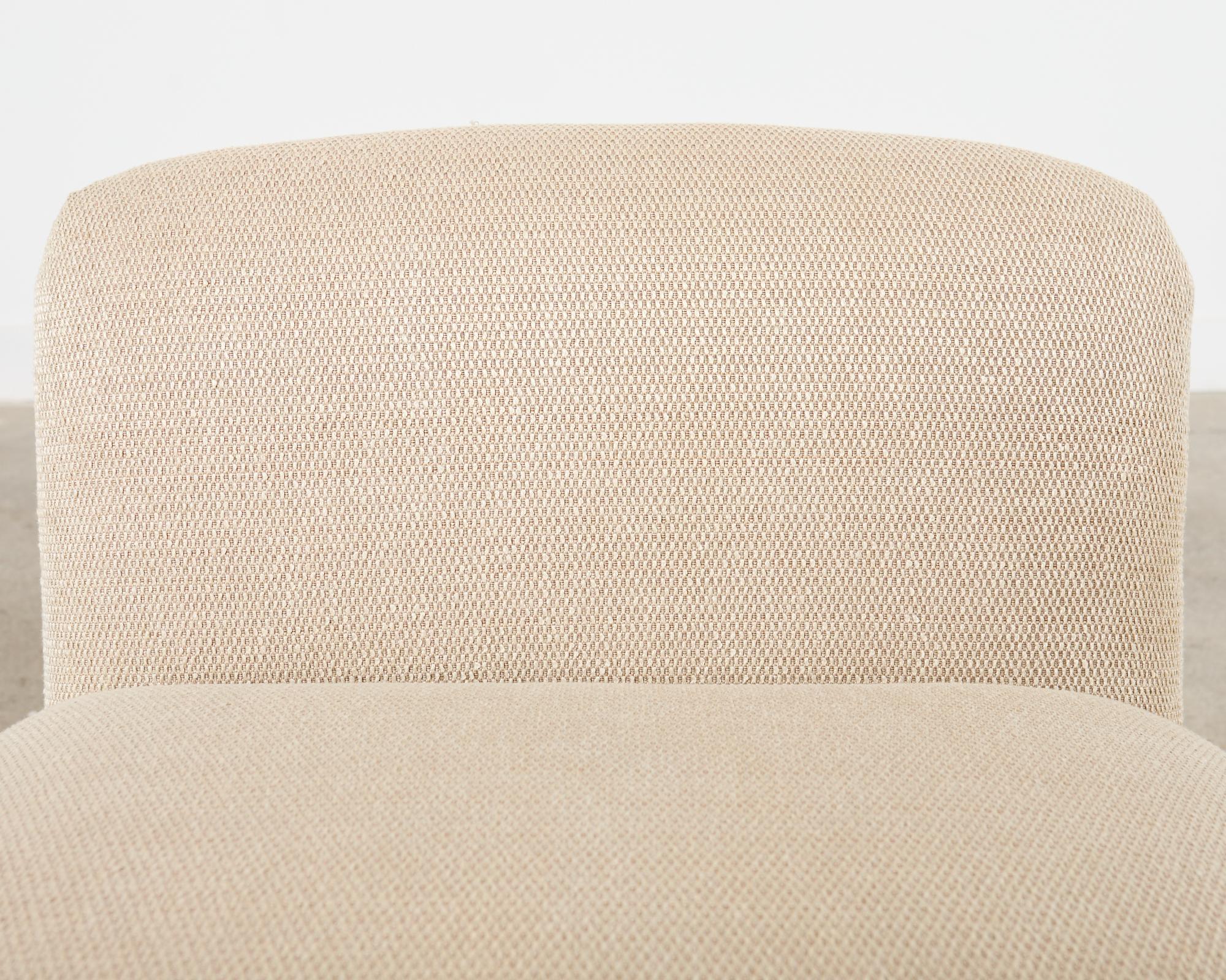 Coppia di sedie moderne imbottite in legno duro Slipper Chairs in vendita 9