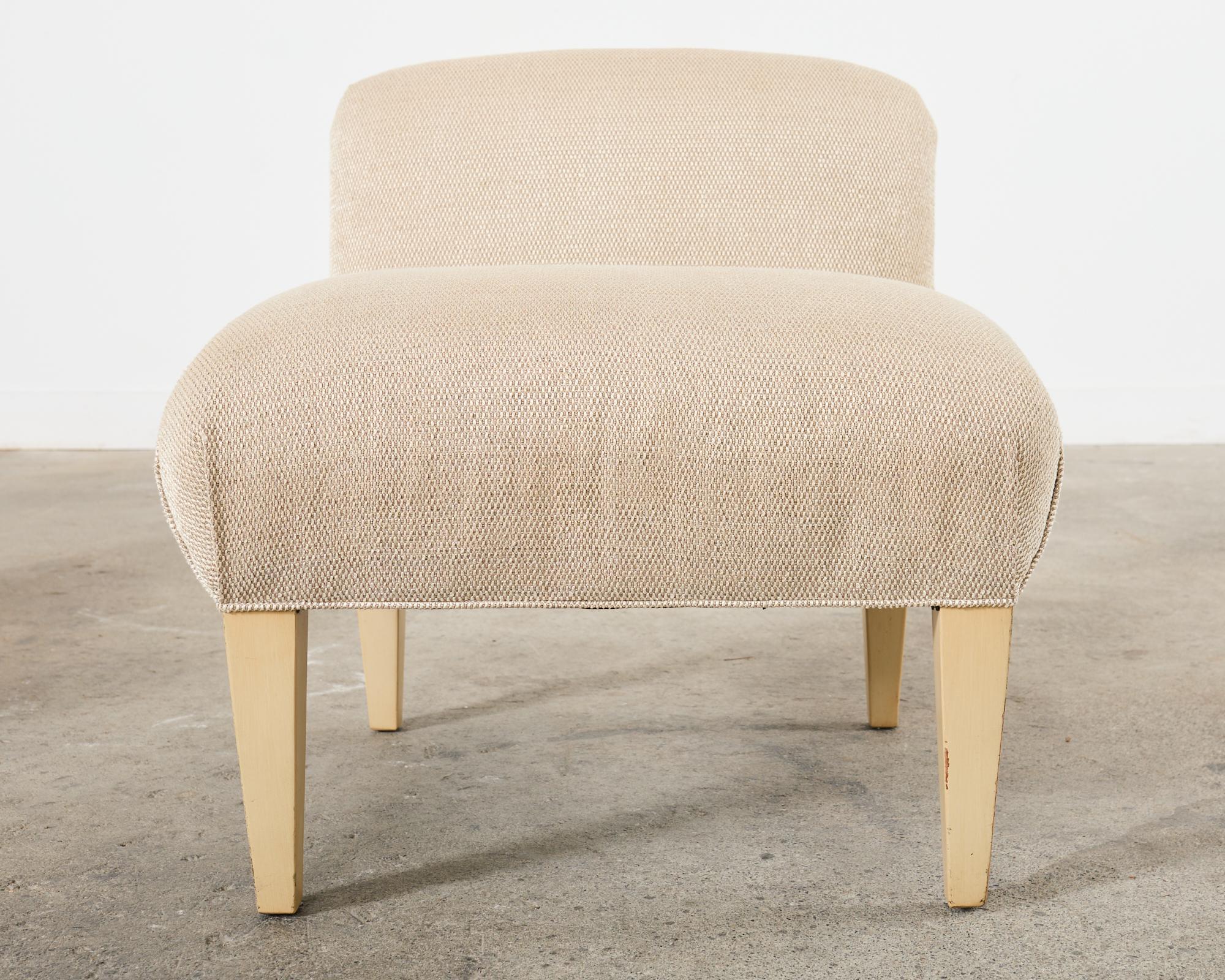 Coppia di sedie moderne imbottite in legno duro Slipper Chairs in vendita 10