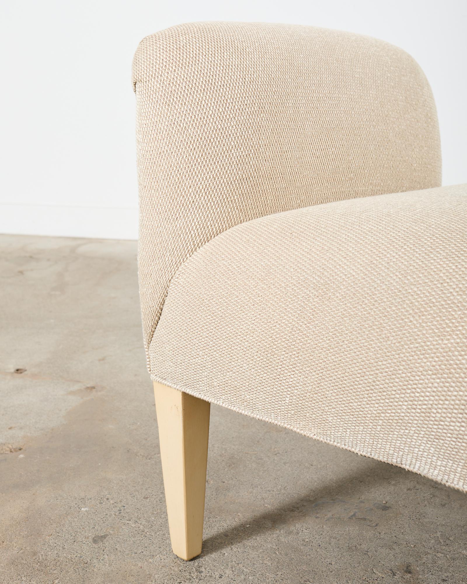 Coppia di sedie moderne imbottite in legno duro Slipper Chairs In condizioni buone in vendita a Rio Vista, CA