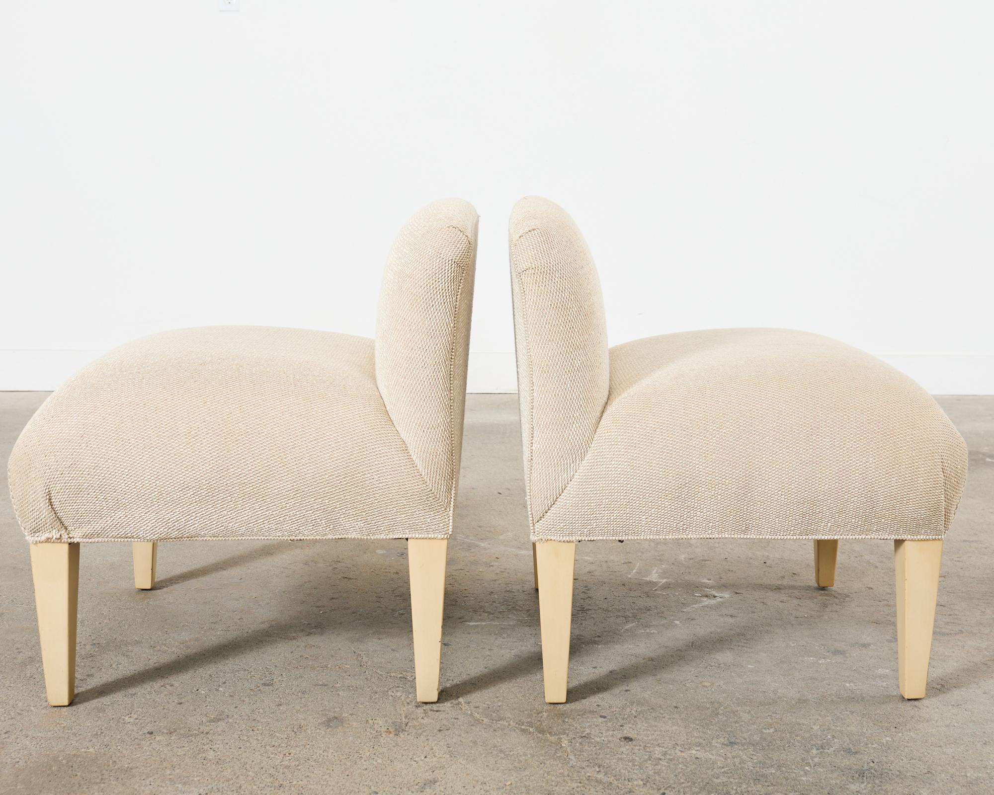 Tessuto Coppia di sedie moderne imbottite in legno duro Slipper Chairs in vendita