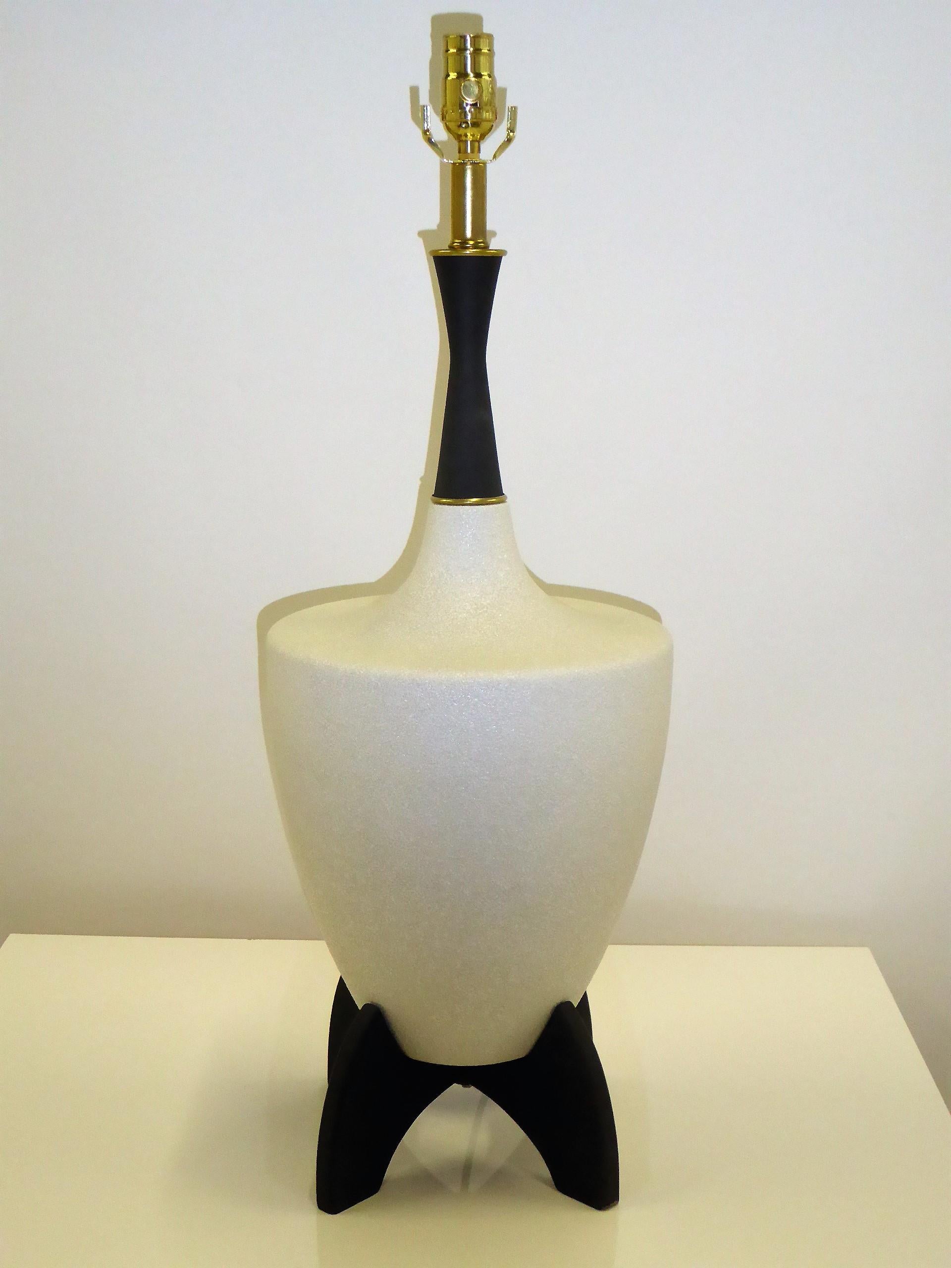 Mid-Century Modern Pair of Modern Urn Shape Ceramic Table Lamps with Black Wood Stand and Neck