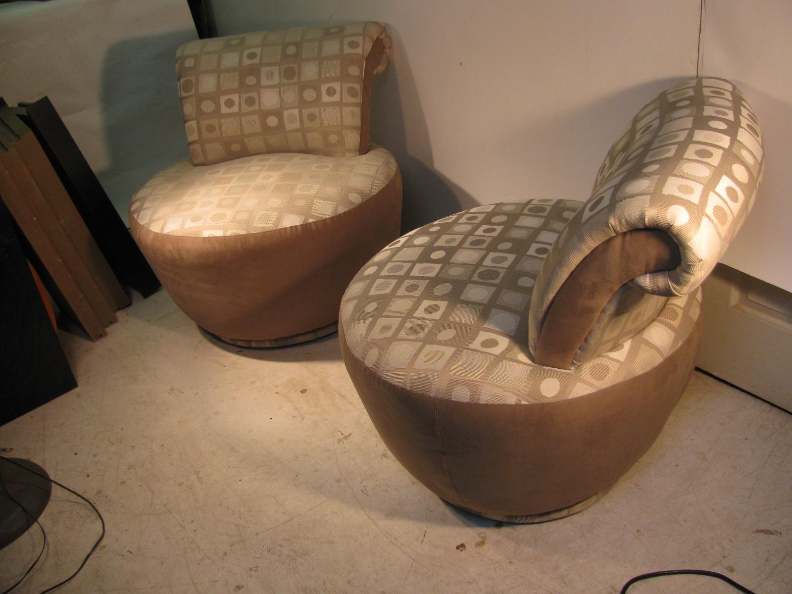 Fabulous pair of two-tone upholstered swivel lounge chairs by Weiman. In very good vintage condition.