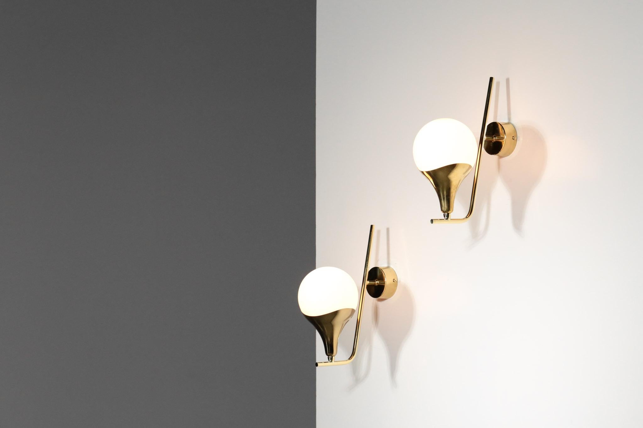 Pair of Modern Wall Light in the Style of Gino Sarfatti, Italian Design For Sale 1