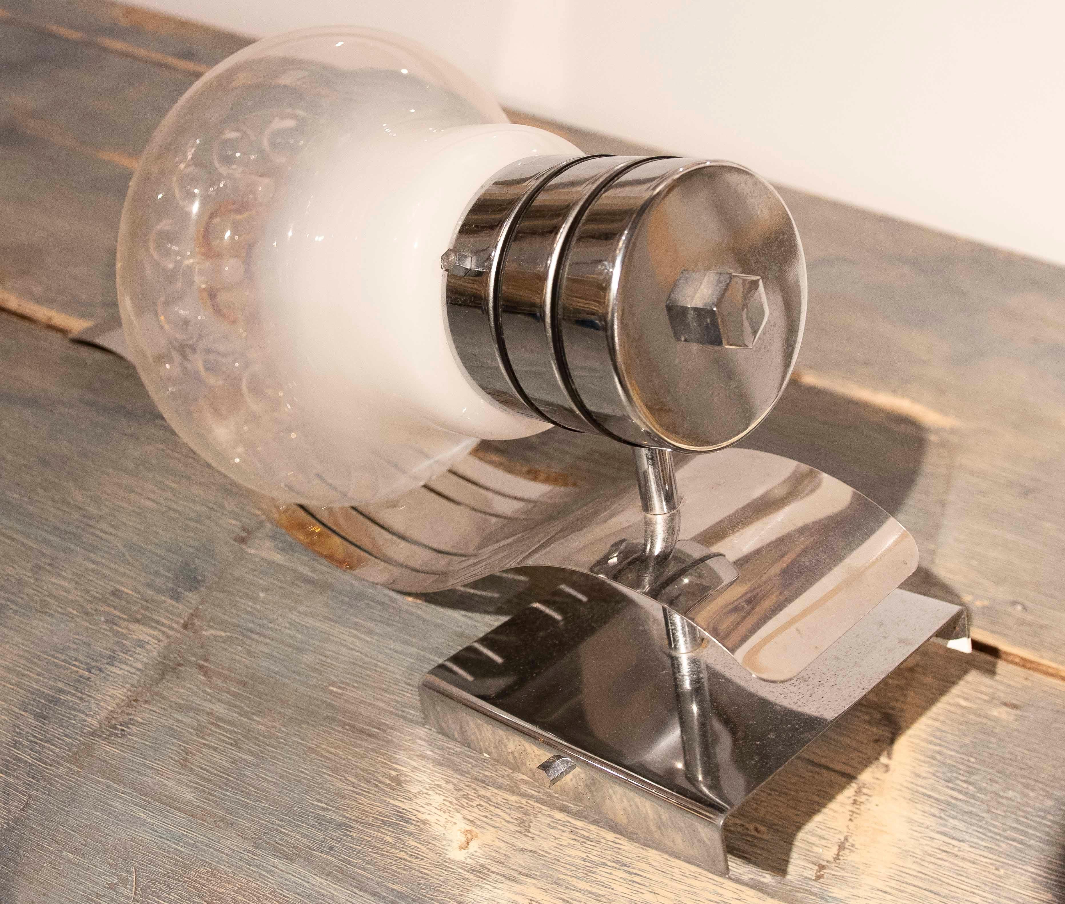 Acciaio Coppia di lampade da parete moderne in vetro e metallo cromato in vendita