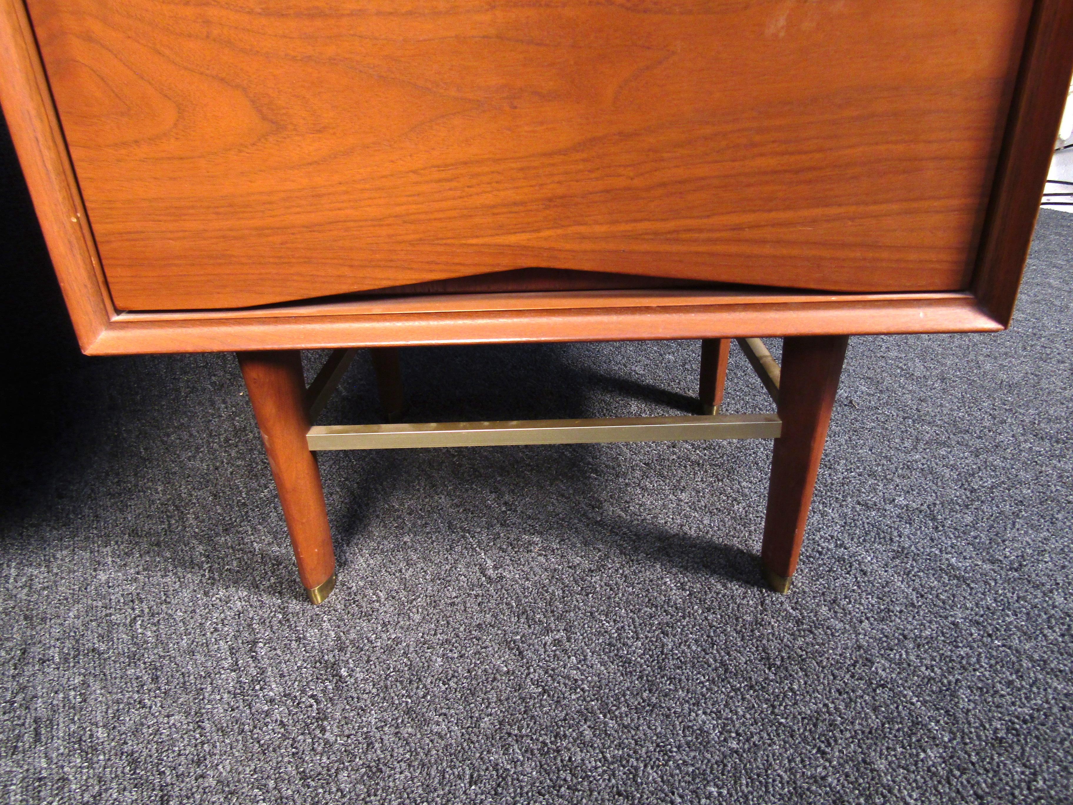 Pair of Modern Walnut and Brass Nightstands In Good Condition In Brooklyn, NY