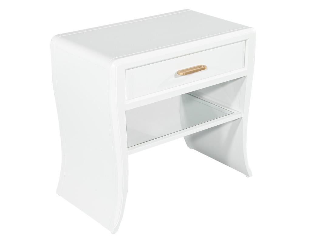 Plated Pair of Modern White Curved Nightstand End Tables For Sale