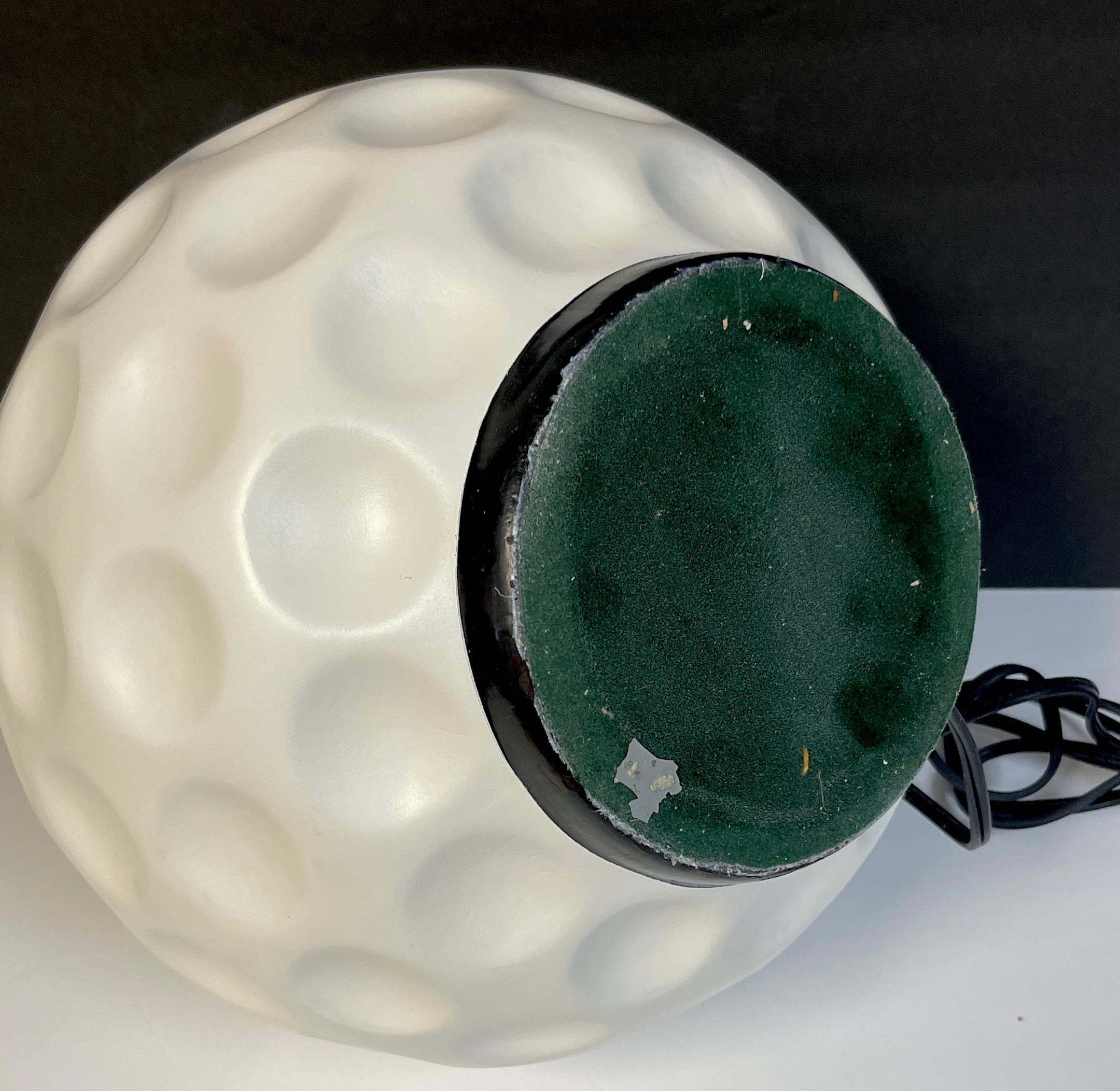 Pair of Modern White Enameled Metal 'Golf Ball' Lamps For Sale 3