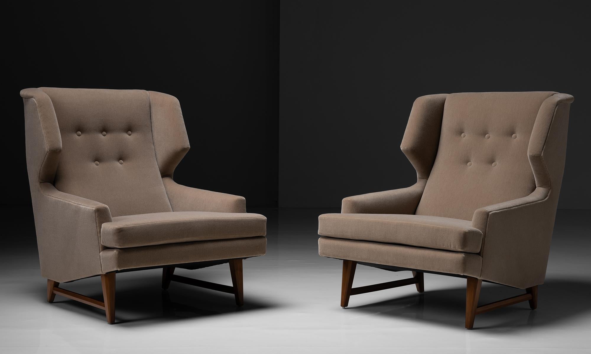 American Pair of Modern Wingback Chairs in Mohair, America circa 1960