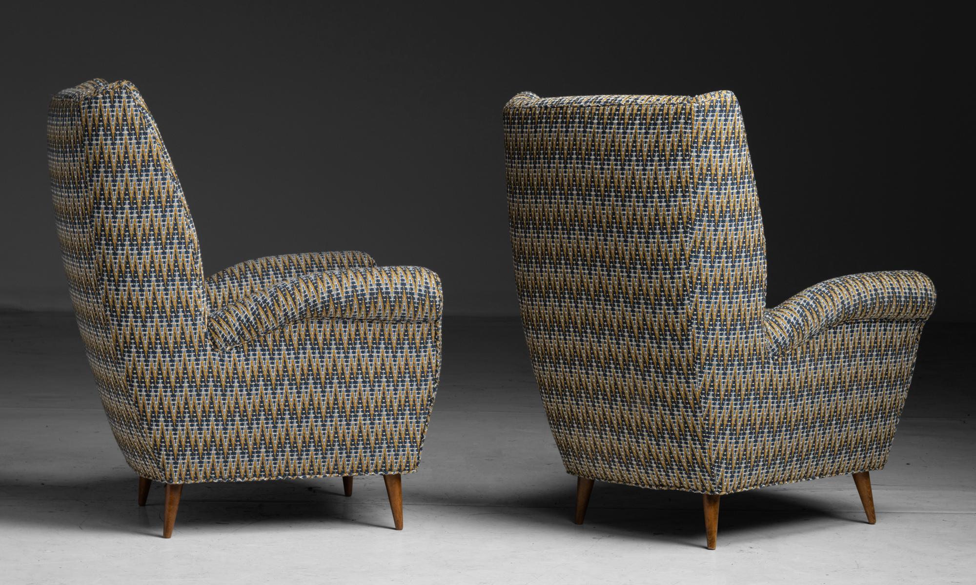 Paire de chaises à dossier moderne, Italie circa 1950 en vente 1