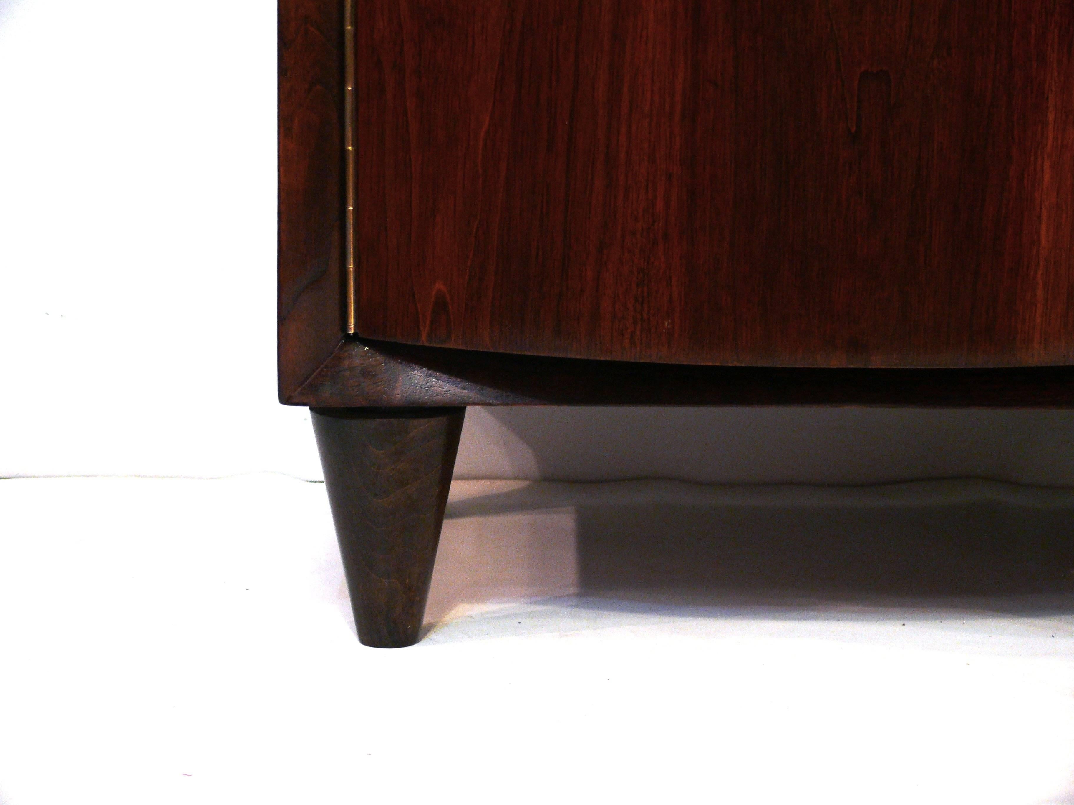 Pair of Modernage Bow Front Walnut End Tables In Good Condition In New York, NY