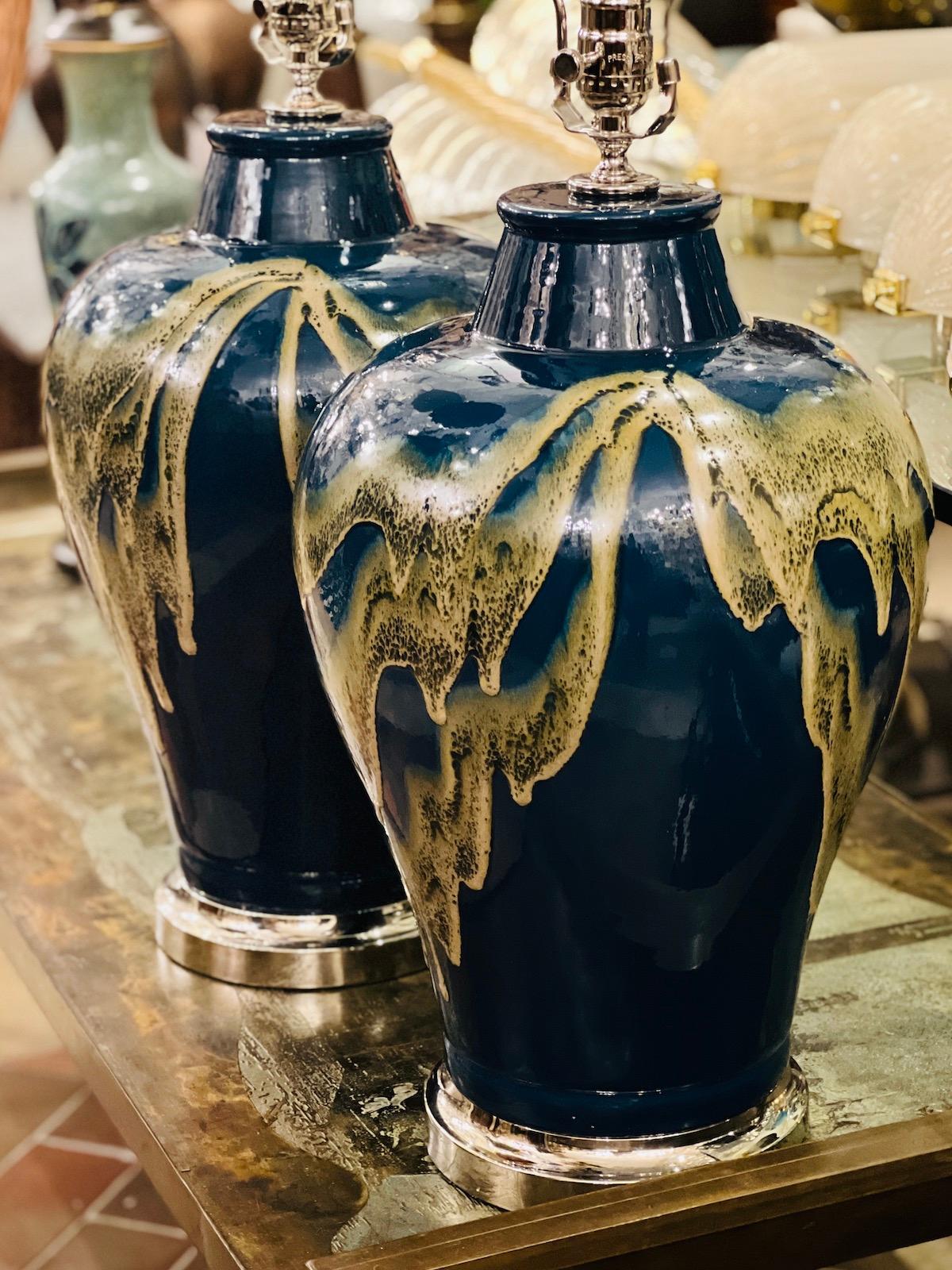 Pareja de lámparas azules modernas en Bueno estado para la venta en New York, NY