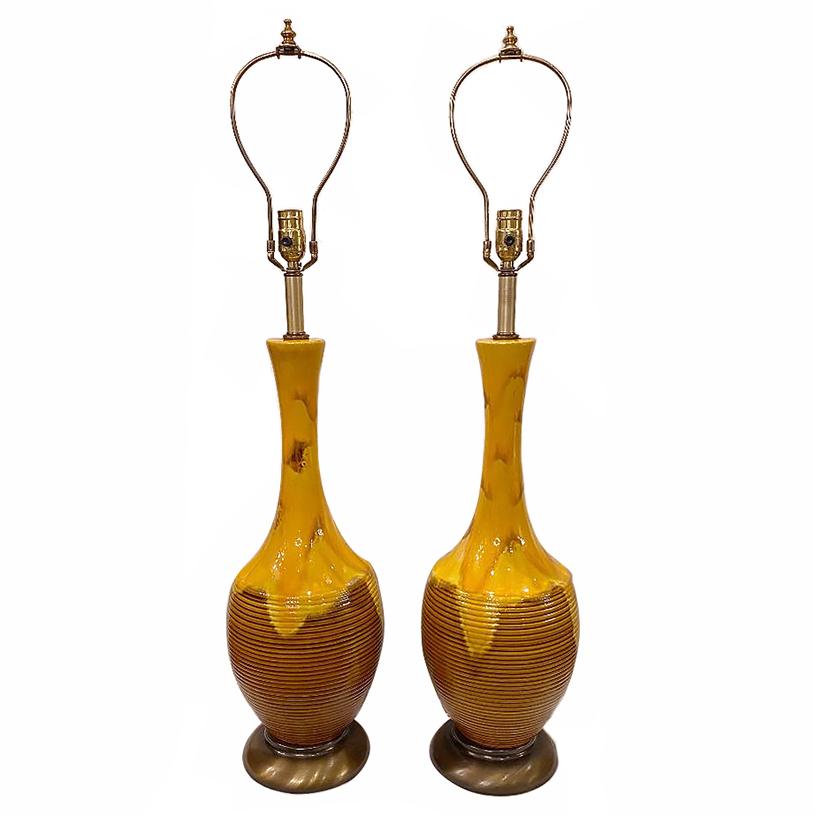 Pair of Italian midcentury porcelain table lamps in light and dark amber colors, ribbed texture on lower of portion of the body and metal bases.

Measurements:
Height of body 25