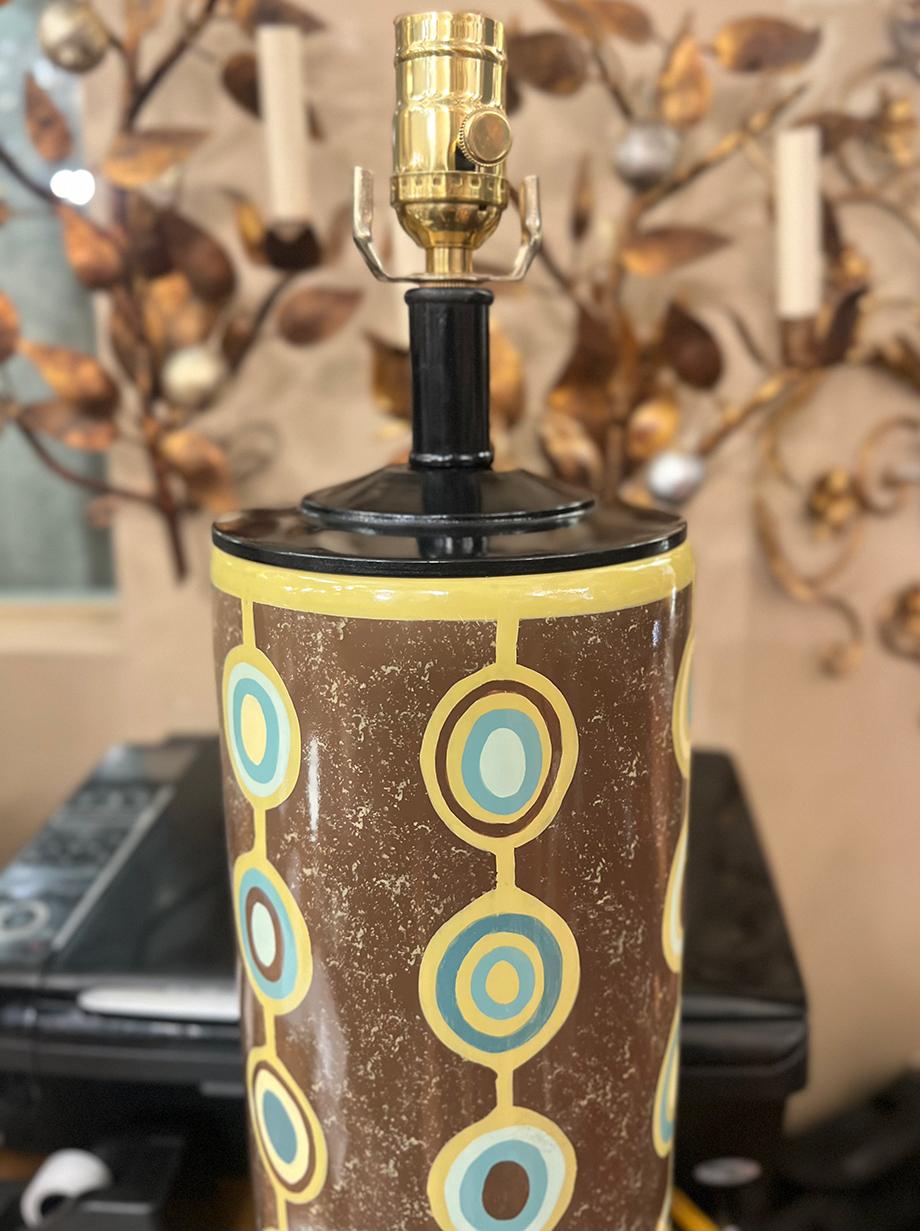 Français Paire de lampes de bureau modernes en porcelaine en vente
