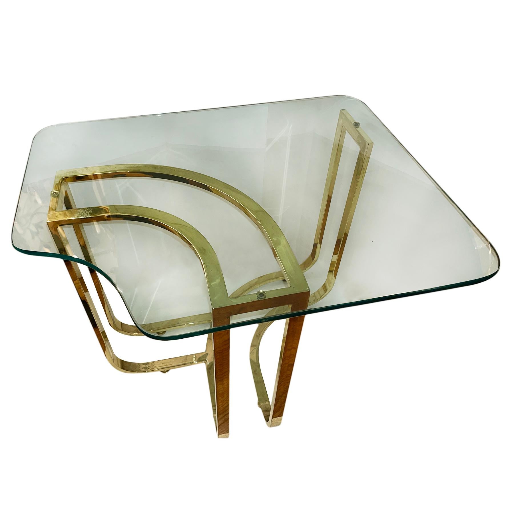 Italian Pair of Moderne Side Tables For Sale