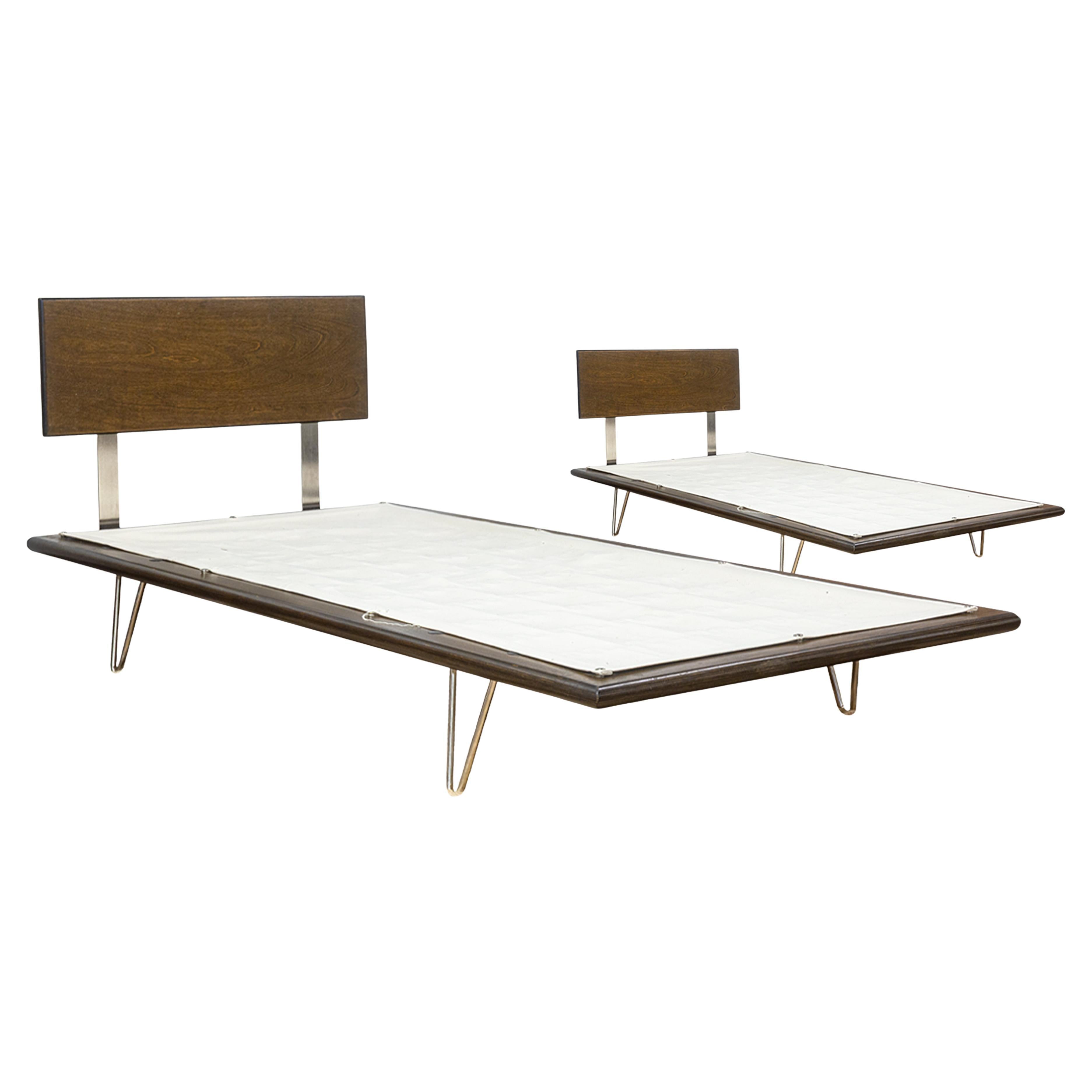 Paire de sommiers à lattes en bois de noyer de Modernica