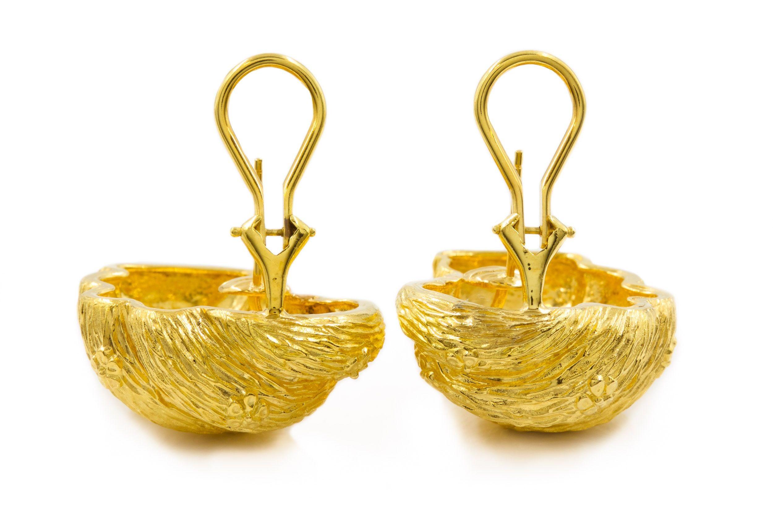 Pair of Modernist 18k Yellow Gold Textured Lobe Earrings For Sale 1