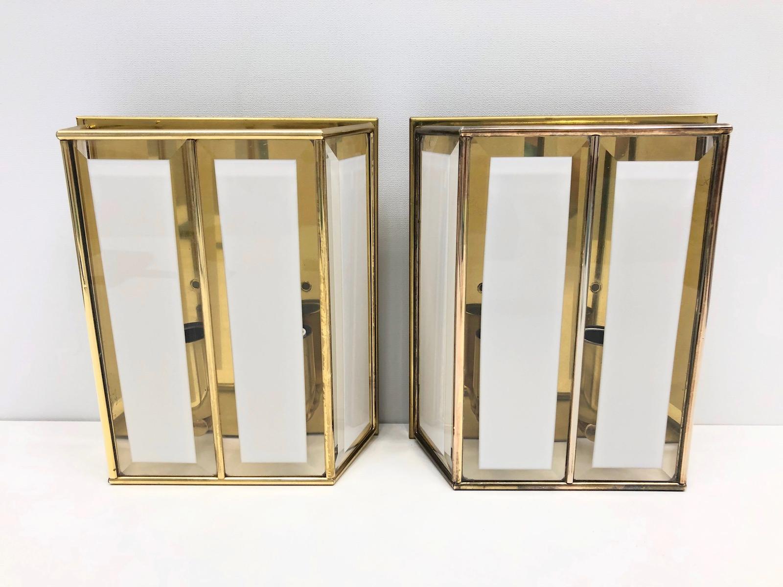Pair of Modernist 1970s German Brass and Glass Wall Lights In Good Condition In Nuernberg, DE