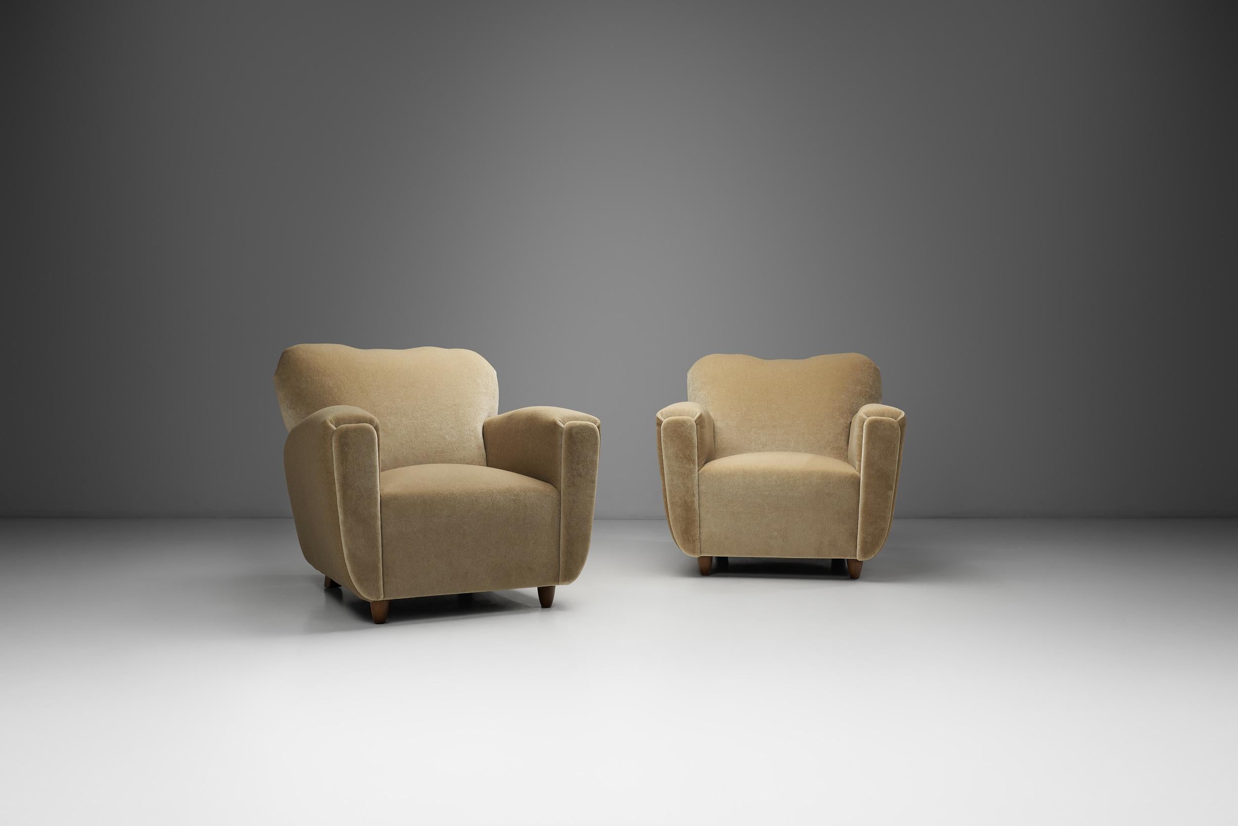 Les designers du milieu du siècle étaient désireux de s'affranchir de l'esthétique du passé et d'expérimenter de nouvelles formes et techniques. En même temps, surtout en Europe, le mouvement du design moderniste s'est souvent appuyé sur des styles