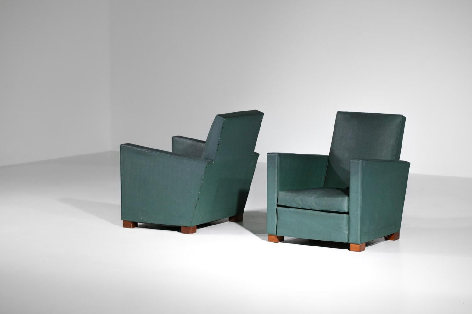 Ein Paar modernistische Art-Déco-Sessel aus grünem Leder im Stil von Jacques Adnet  im Angebot 3