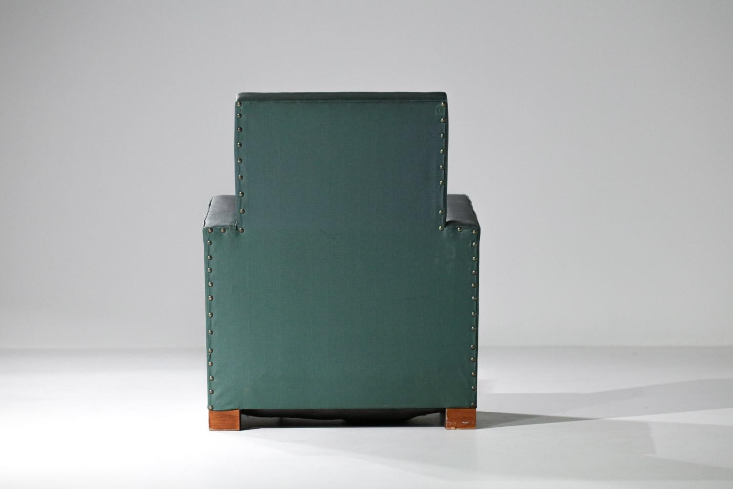 Ein Paar modernistische Art-Déco-Sessel aus grünem Leder im Stil von Jacques Adnet  im Zustand „Relativ gut“ im Angebot in Lyon, FR