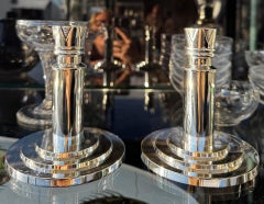 Pareja de candelabros modernistas Art Decó de los plateros franceses Ercuis