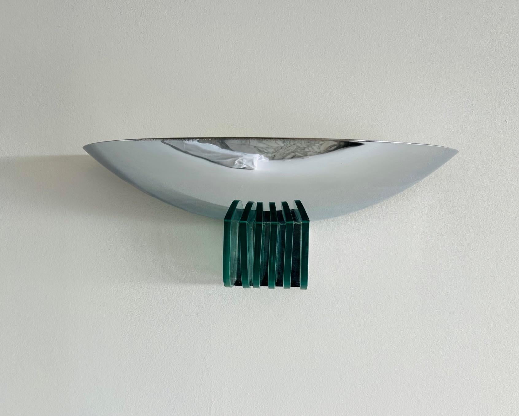 Art déco Paire d'appliques modernistes de style art déco datant des années 80. en vente