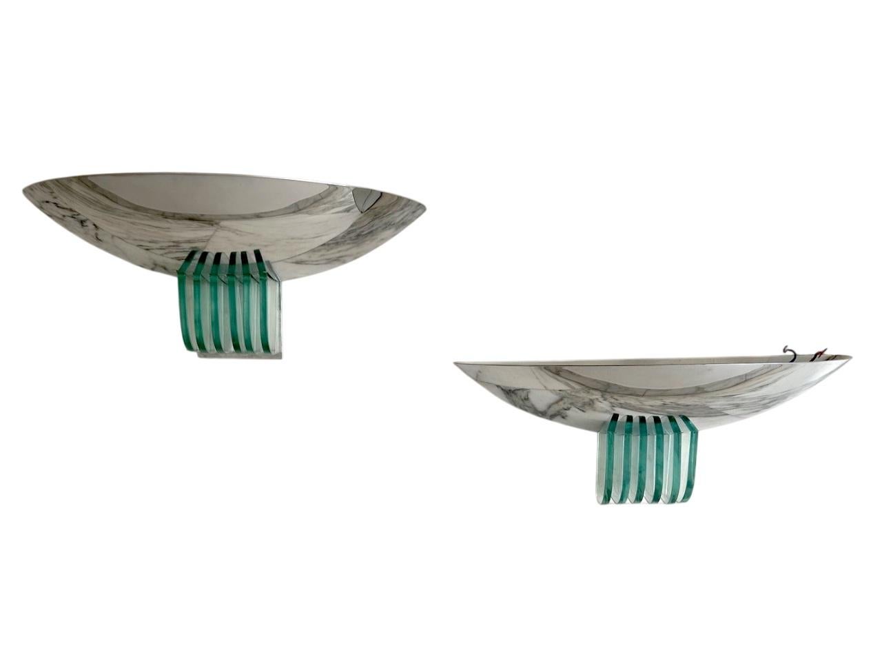 Paire d'appliques modernistes de style art déco datant des années 80. Bon état - En vente à LE CANNET, FR