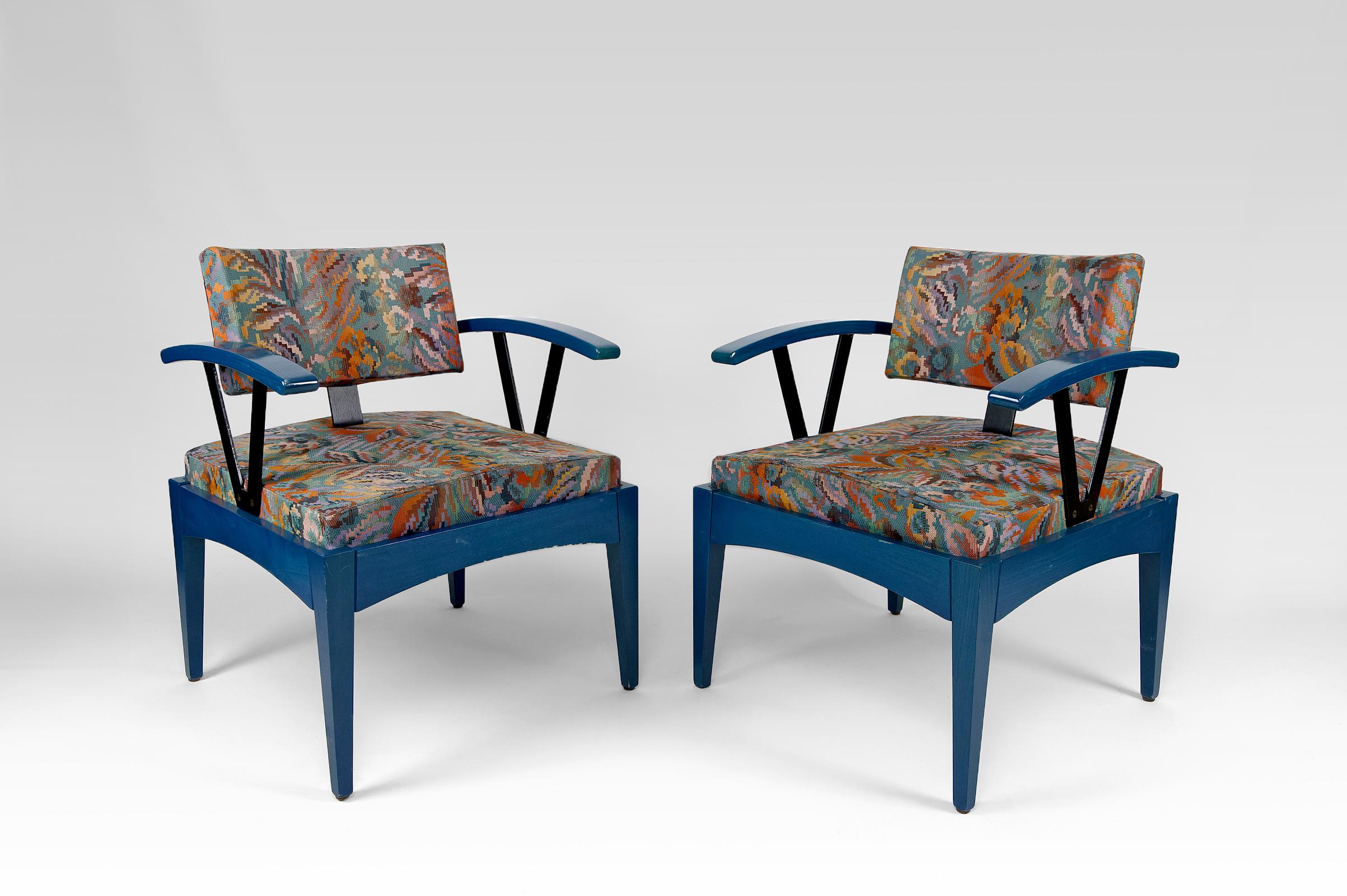 Rare pair of designer armchairs by Baumann.
Manufacturer's label present.
France, circa 1970-1980
In good condition.

Dimensions:
height 79 cm
seat height 45 cm
width 62 cm
depth 62 cm