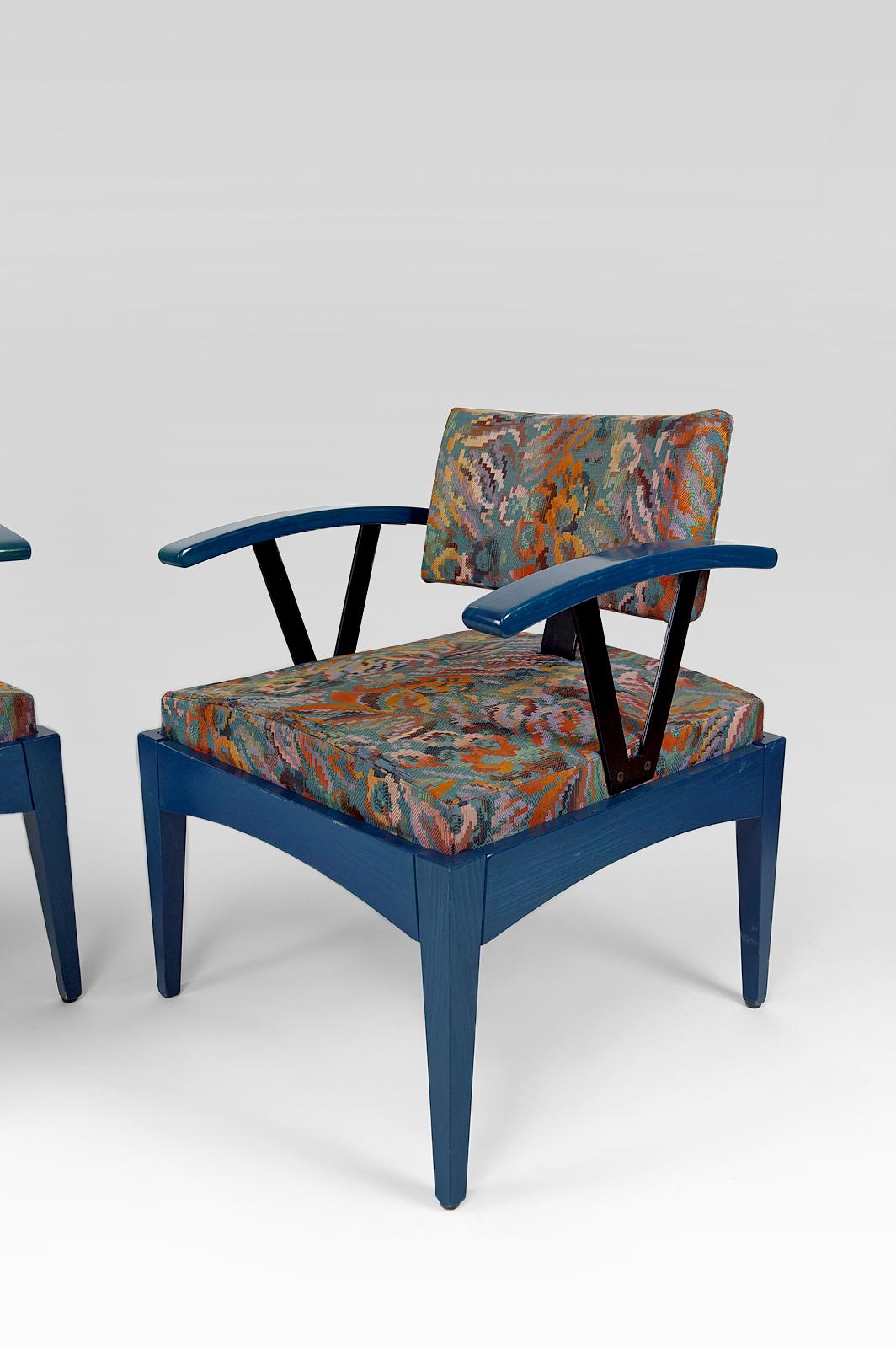 Fabric Pair of modernist Baumann armchairs, France, 1970s/80s For Sale