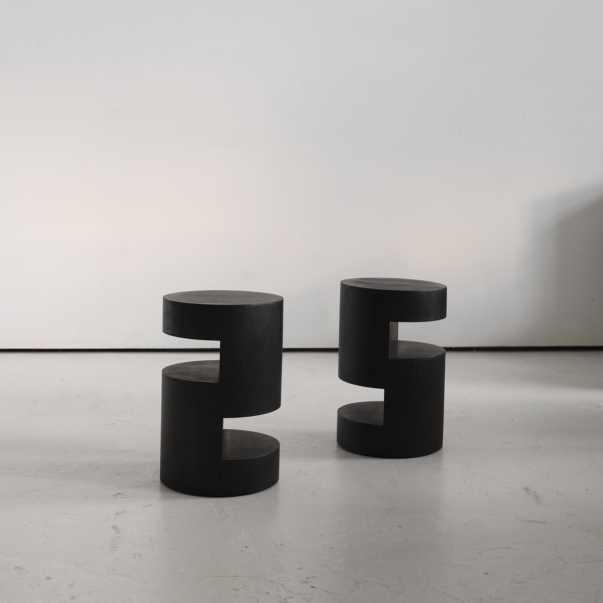 A pair of French 1960s bent ply bedside table

Stepped design with a matt black wax finish

H 45 cm x D 30cm