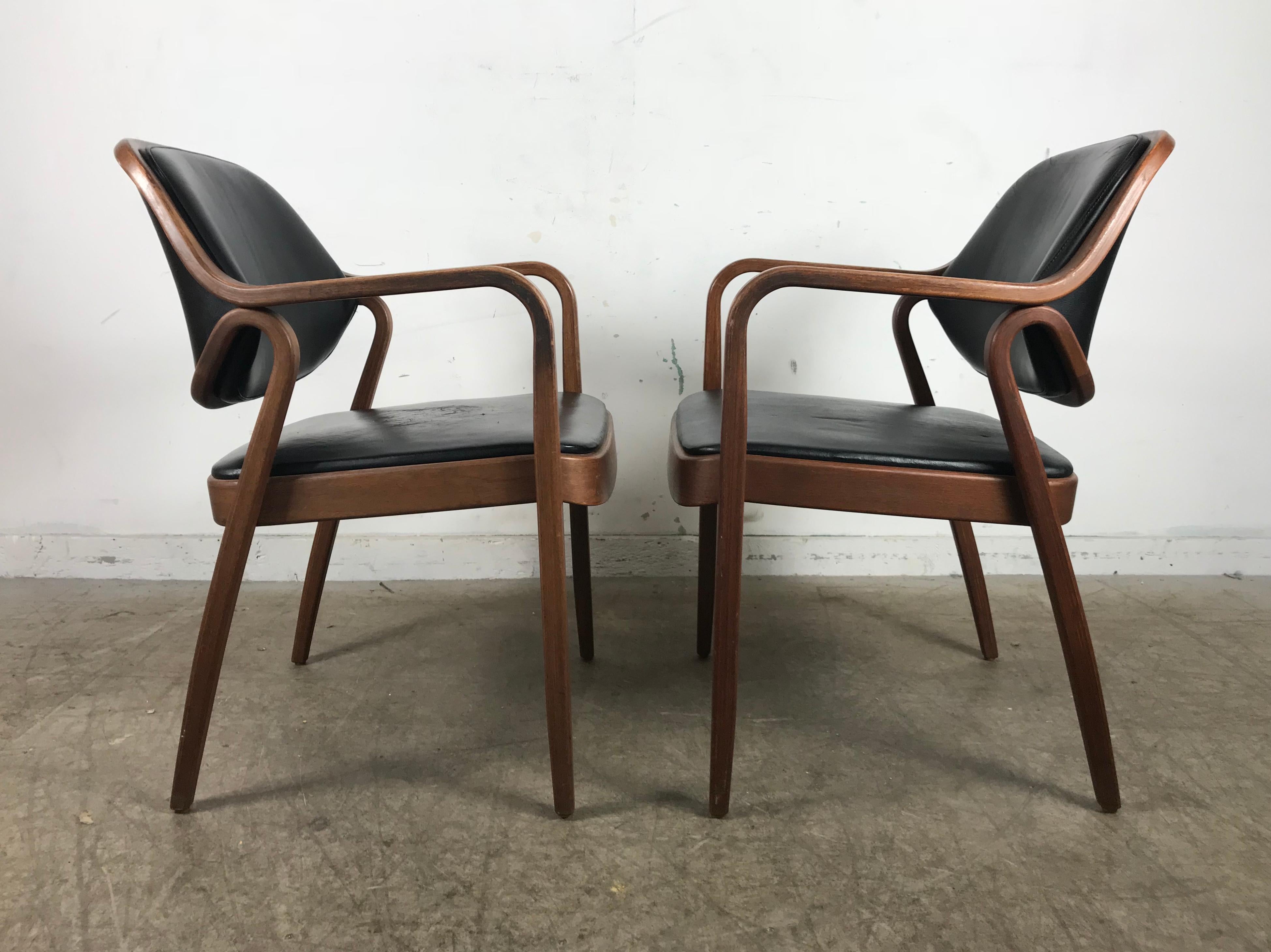 Mid-Century Modern Pair of Modernist Bentwood Mahogany and Leather Chairs by Don Pettit for Knoll