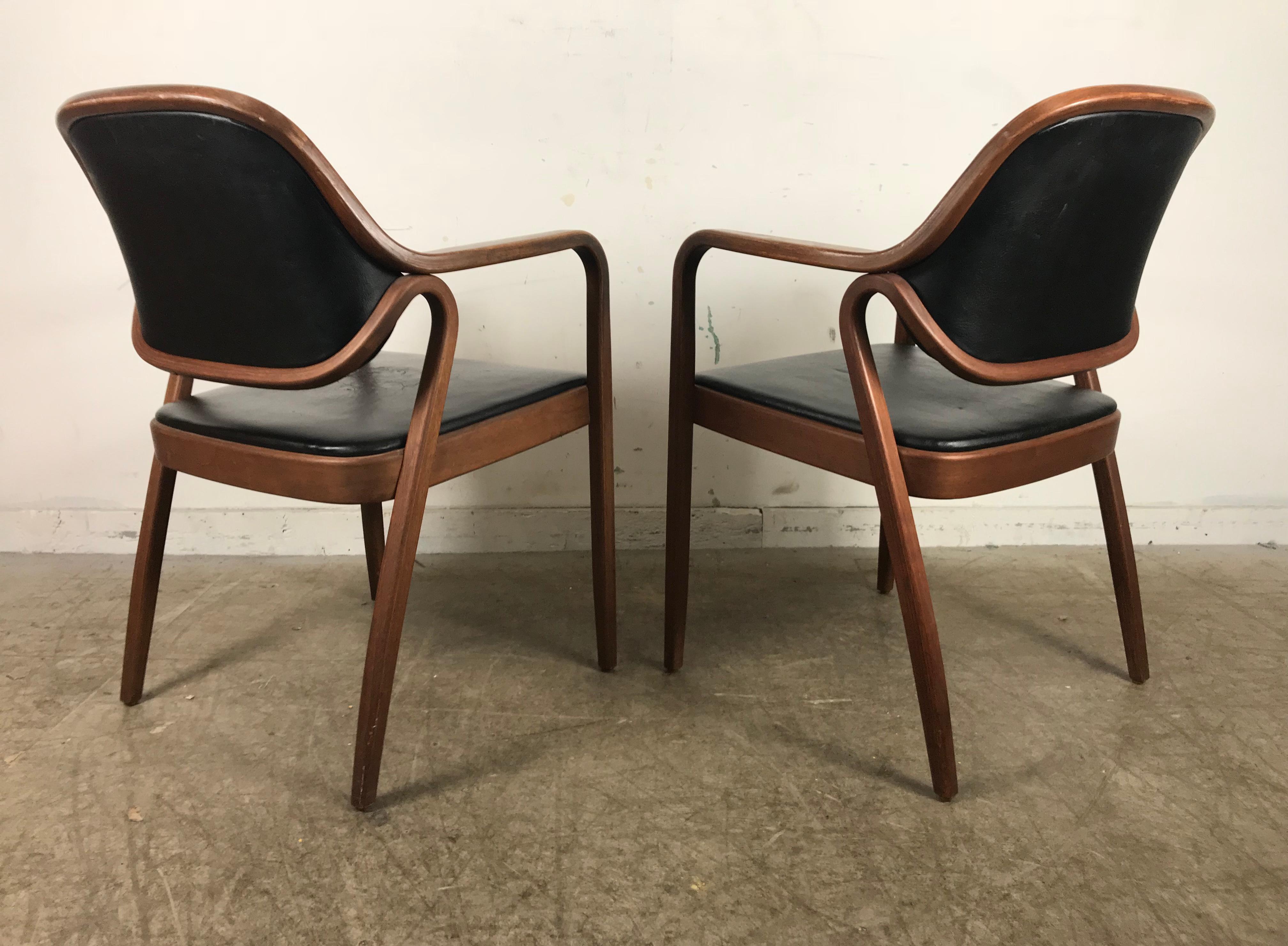 Pair of Modernist Bentwood Mahogany and Leather Chairs by Don Pettit for Knoll In Good Condition In Buffalo, NY