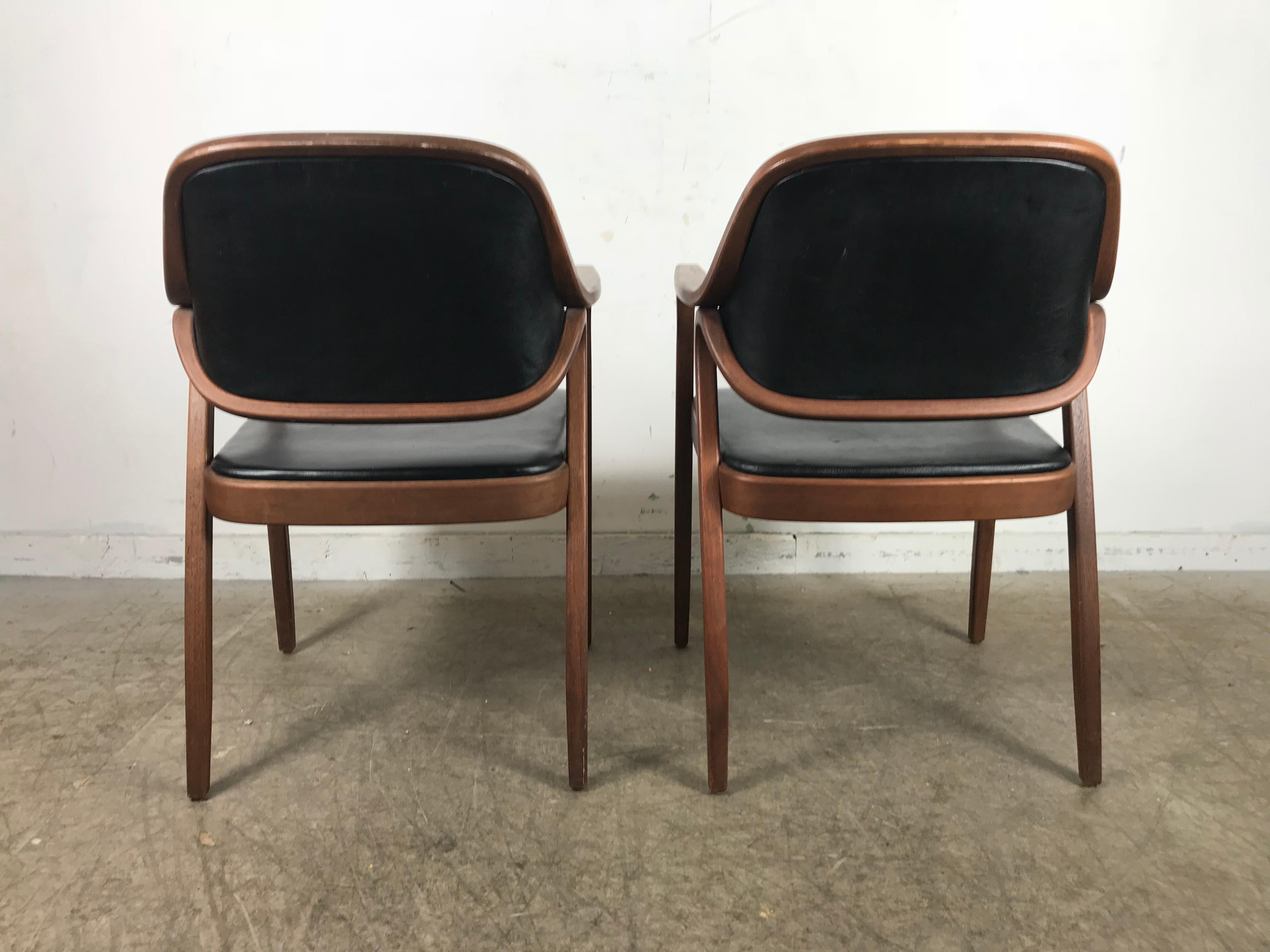 20th Century Pair of Modernist Bentwood Mahogany and Leather Chairs by Don Pettit for Knoll