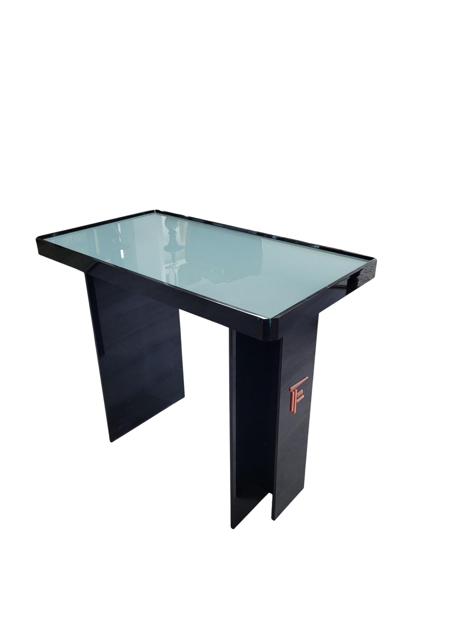 Nord-américain Paire de tables d'appoint/de salon de style japonais avec plateau en verre en vente
