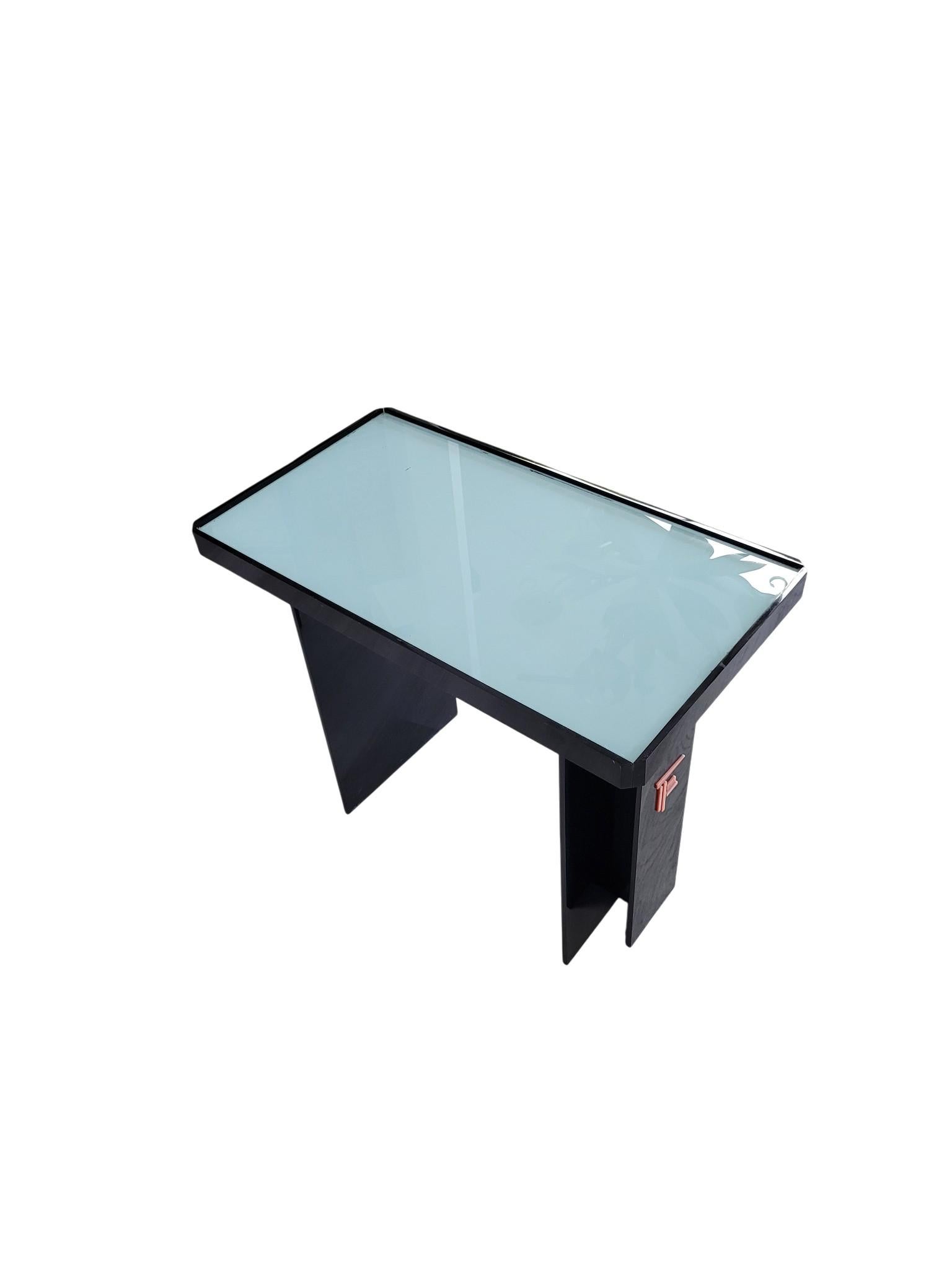 Paire de tables d'appoint/de salon de style japonais avec plateau en verre Bon état - En vente à North Palm Beach, FL