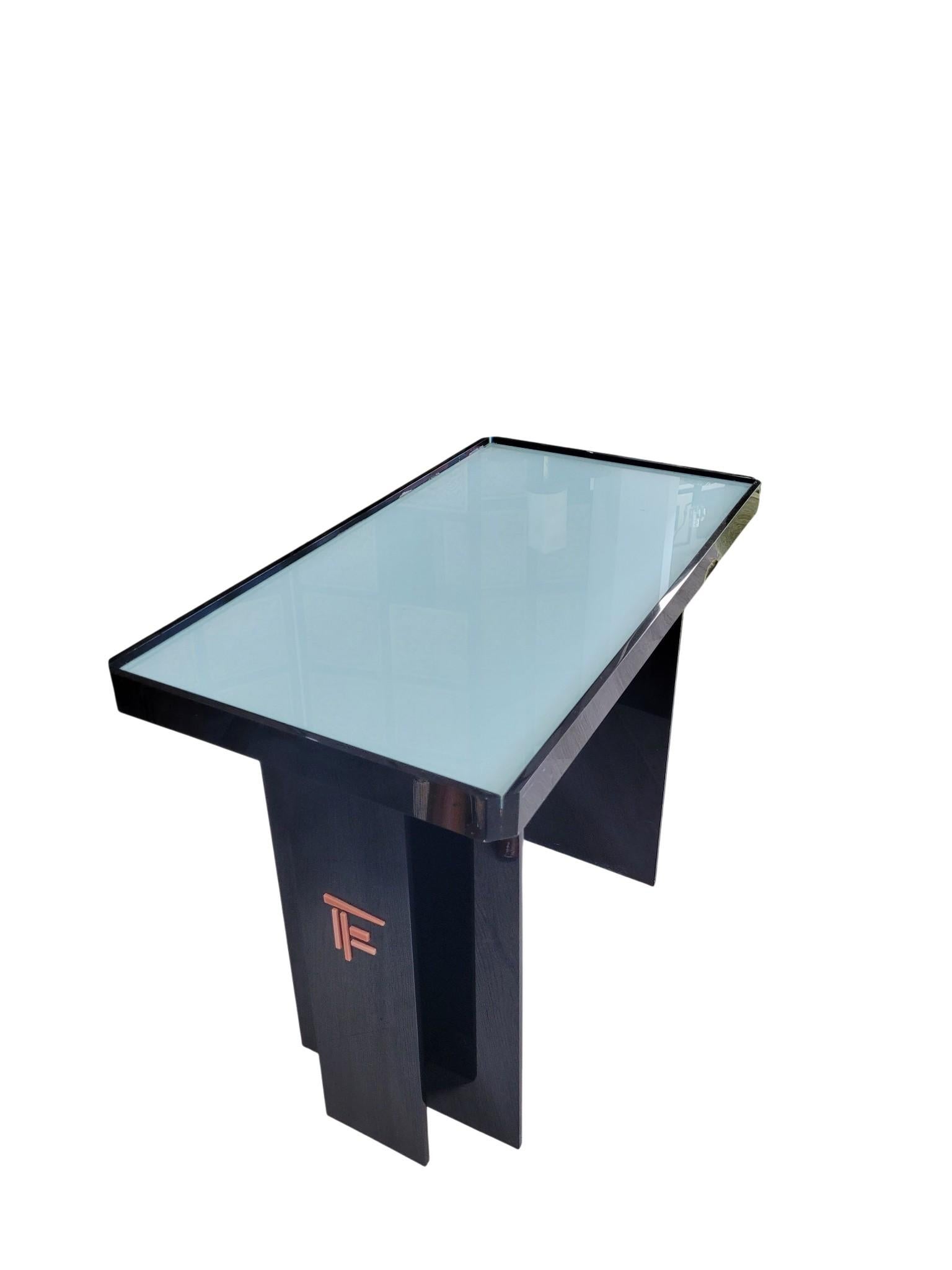 Milieu du XXe siècle Paire de tables d'appoint/de salon de style japonais avec plateau en verre en vente