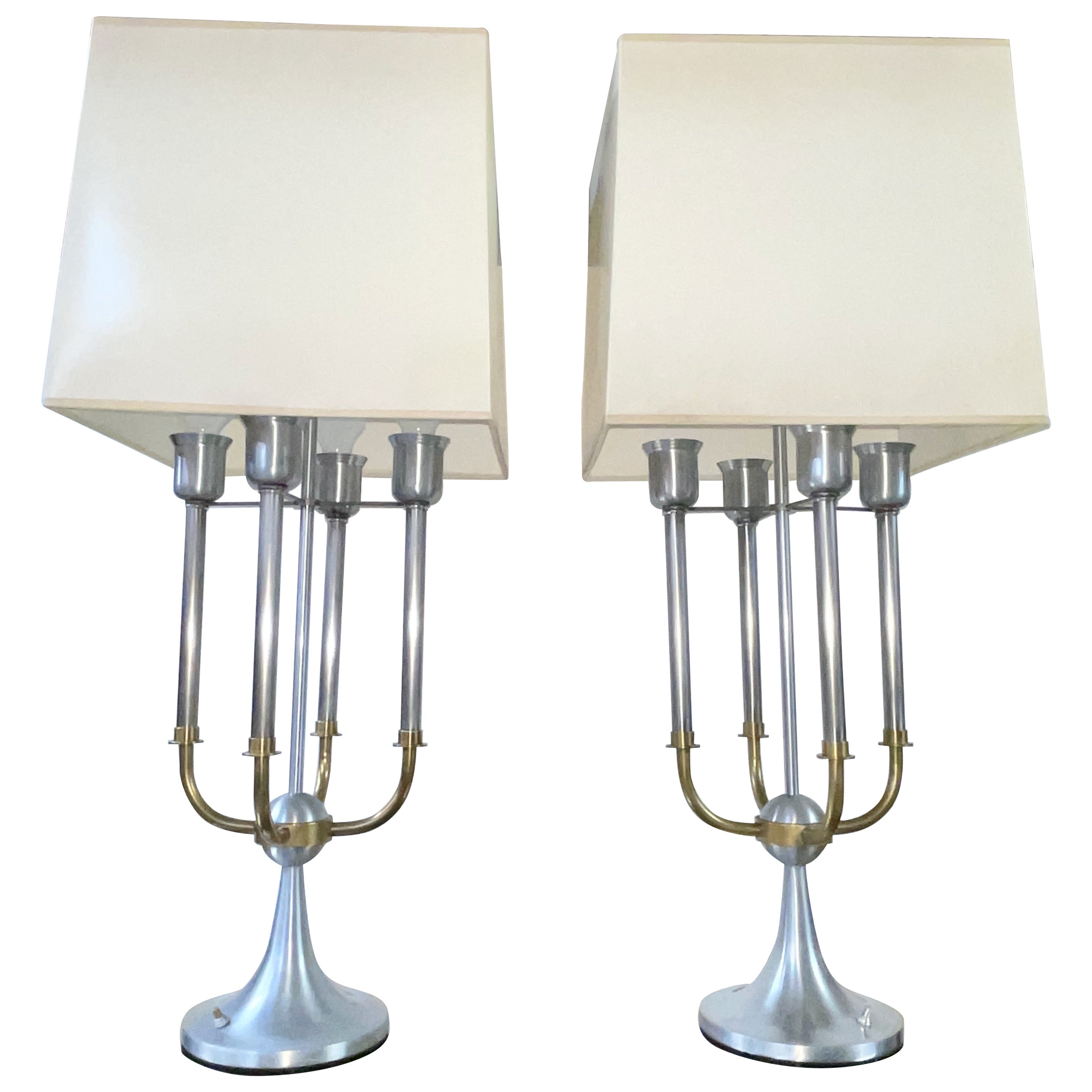 Coppia di lampade da tavolo moderniste Bouillotte in nichel e ottone