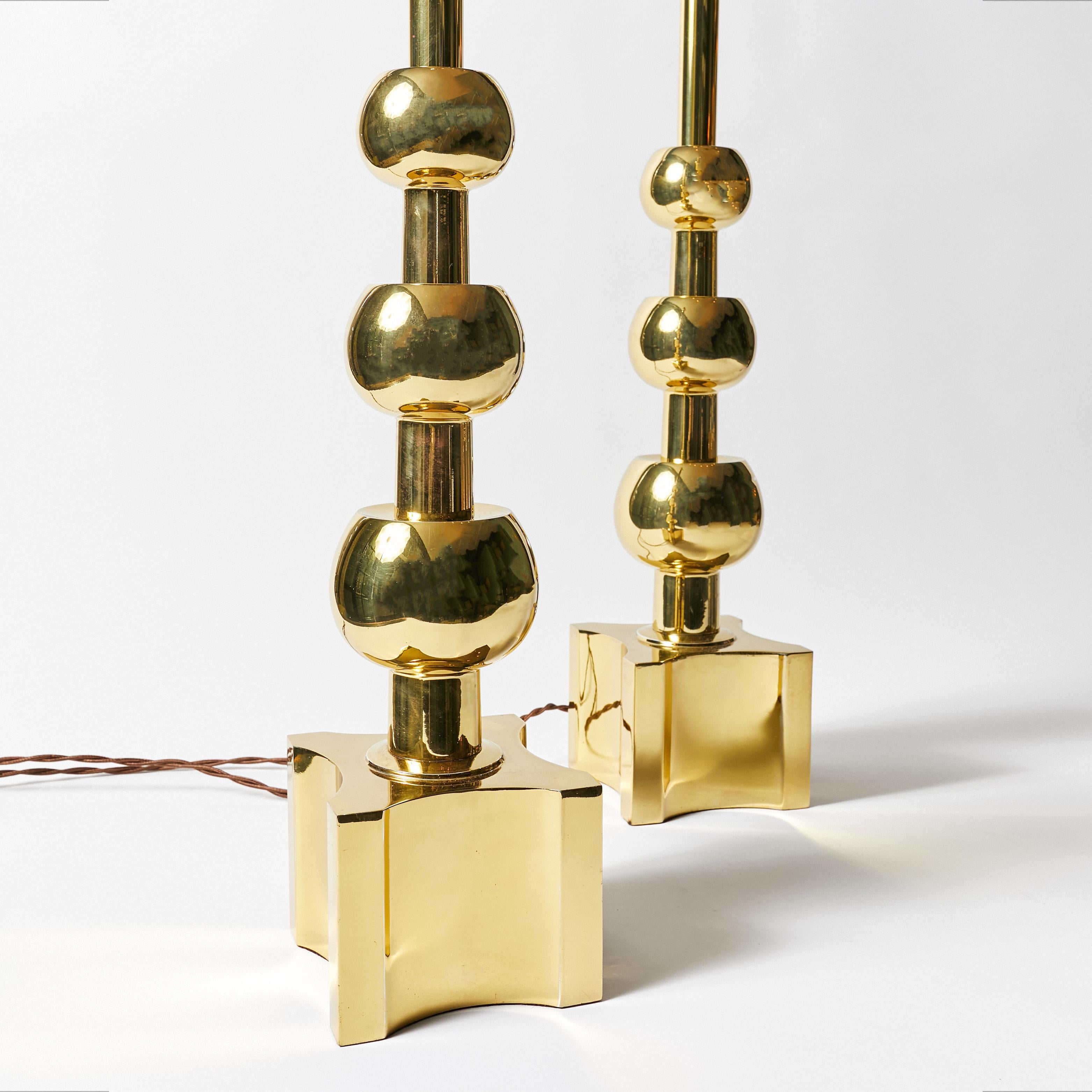 Mid-Century Modern Pair of Modernist Brass Lamps by Tommi Parzinger For Sale